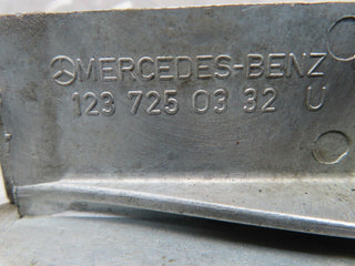 16928 Mercedes-Benz C123 280CE Coupe Door Glass Fixing Clip Left 1237250132