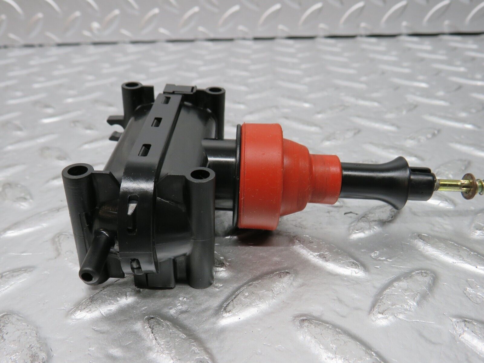 30687 Mercedes-Benz W201 190E 2.0L Trunk Lock Vacuum Actuator 2018050040