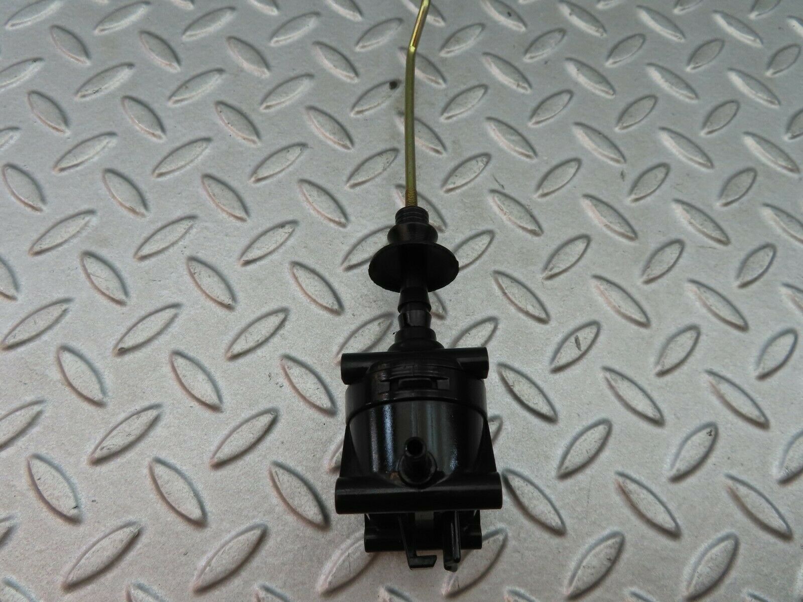 6045 Mercedes-Benz W126 380SE Door Lock Vacuum Actuator & Knob Rear Right
