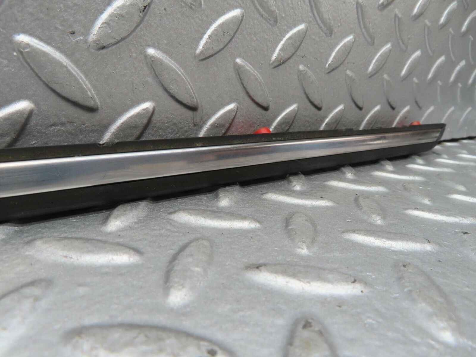 15833 Mercedes-Benz W123 280E Rear Right Door Centre Moulding Trim
