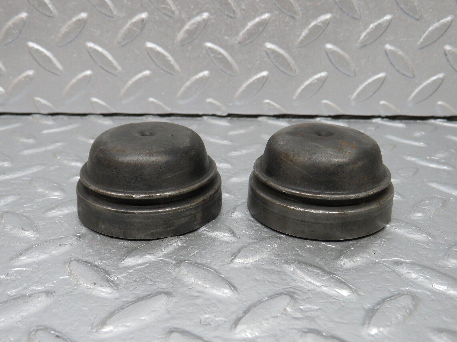 40667 Mercedes-Benz W123 300D Wheel Hub Locking Cap