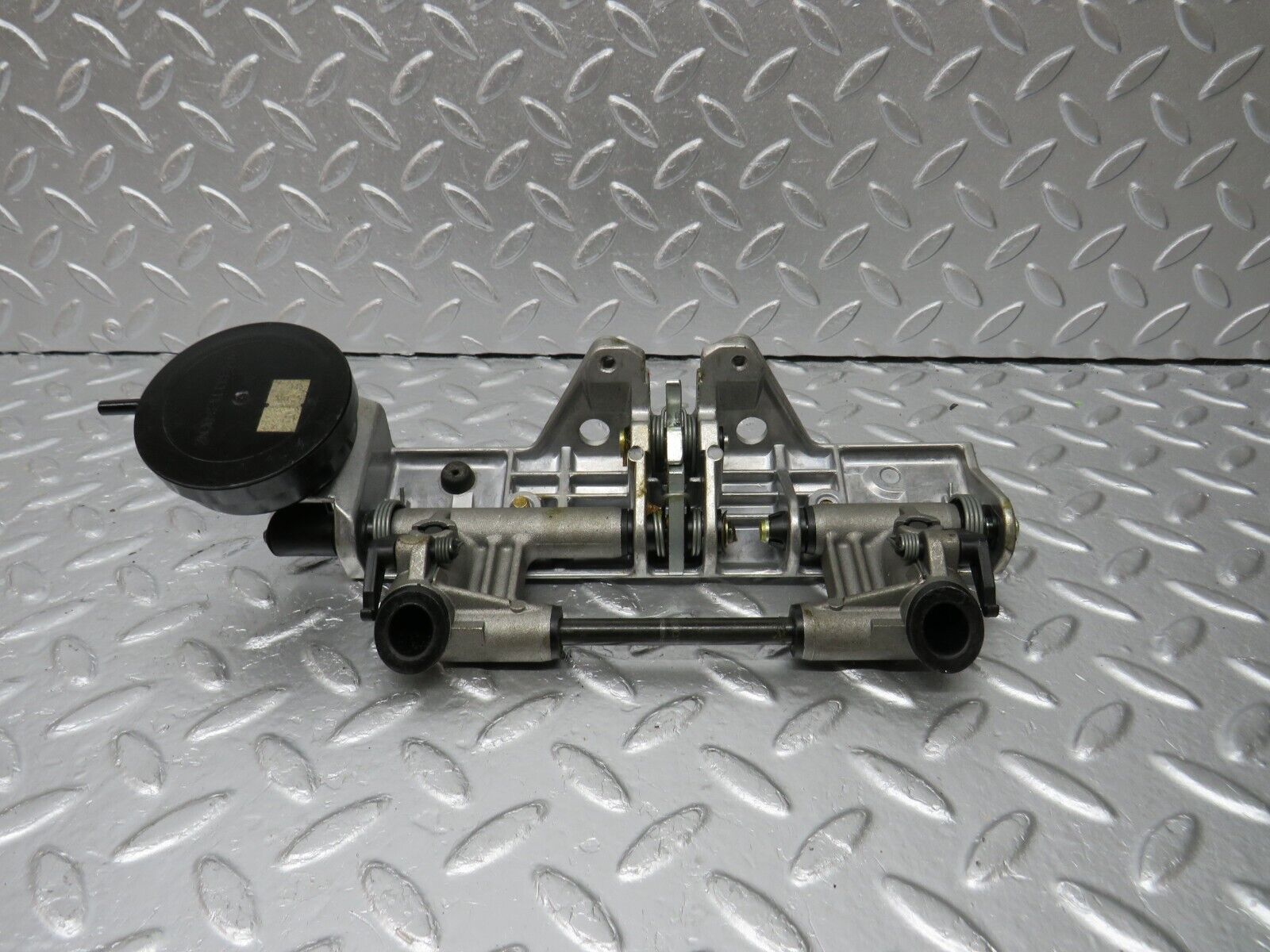 34026 Mercedes-Benz W124 260E Headrest Folding Mechanism