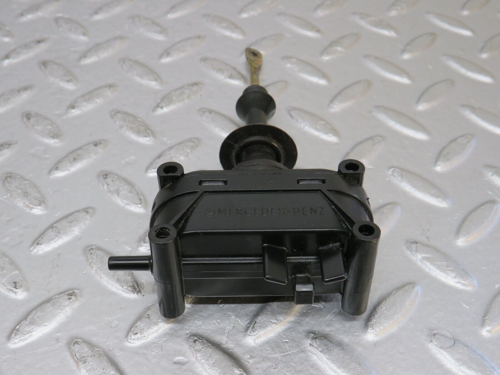 33905 Mercedes-Benz W124 260E Door Lock Vacuum Actuator Rear Left