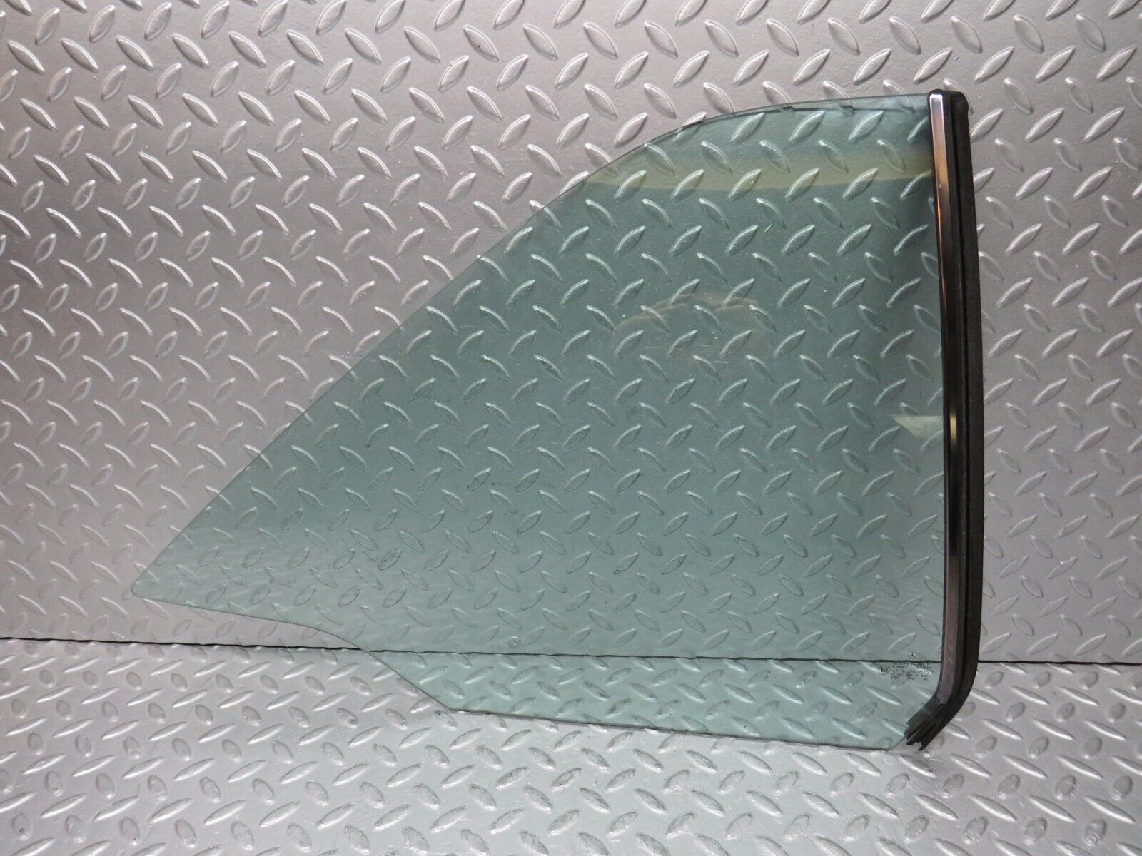 37876 Mercedes-Benz A124 320E Cabriolet Rear Right Window Glass