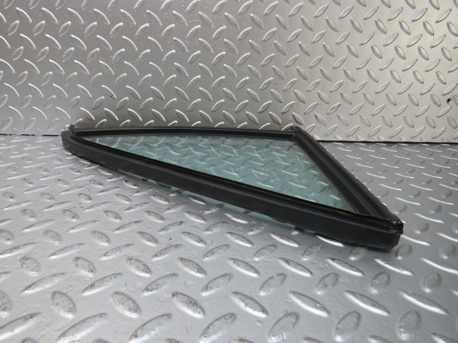 26059 Mercedes-Benz W116 450SE Rear Right Quarter Window Glass