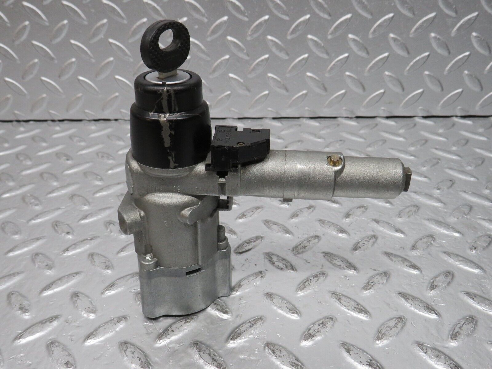 31513 Mercedes-Benz S124 300TE Wagon Steering Lock Ignition Switch With Key