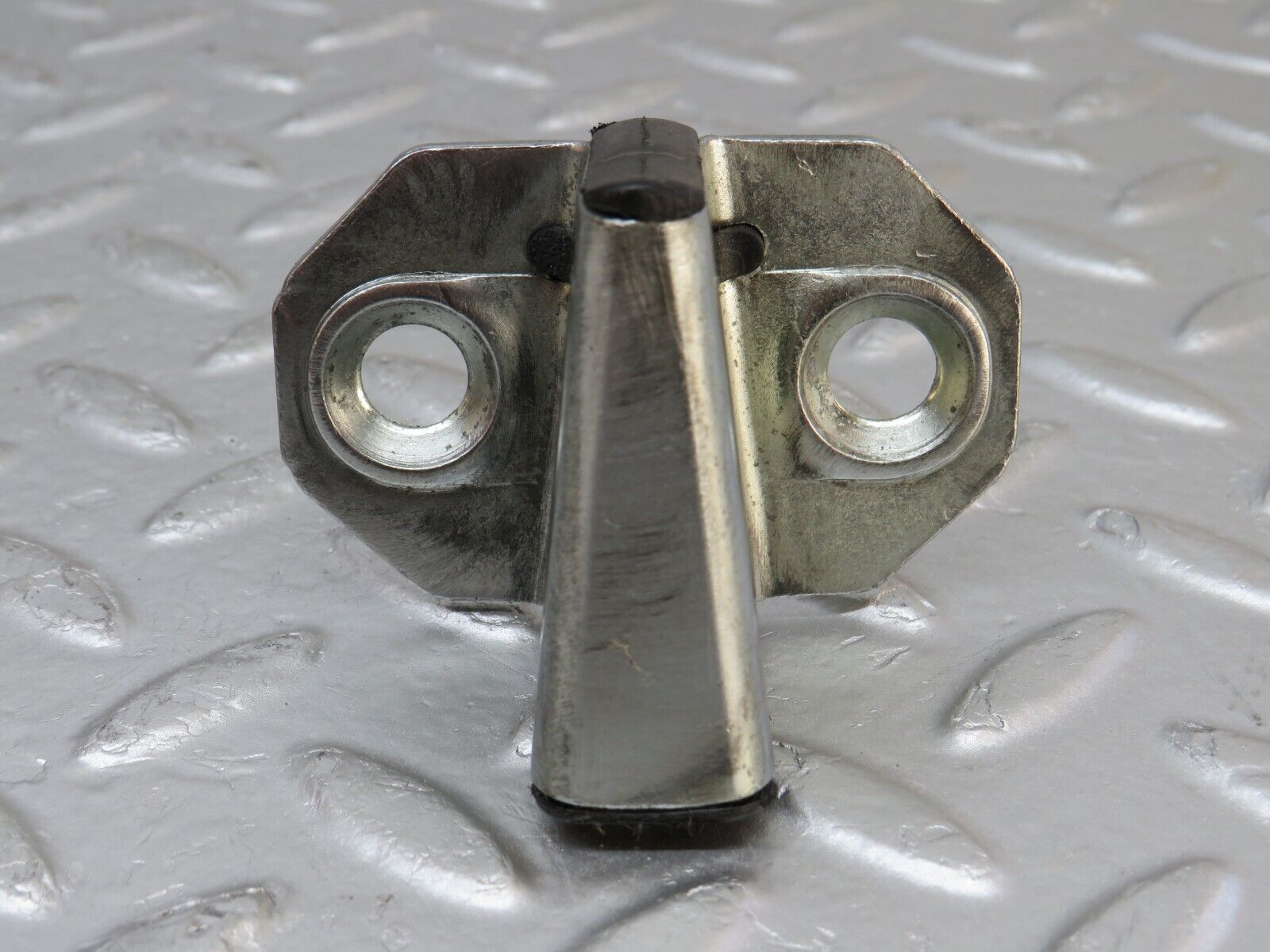 33374 Mercedes-Benz W202 C180 Door Lock Latch
