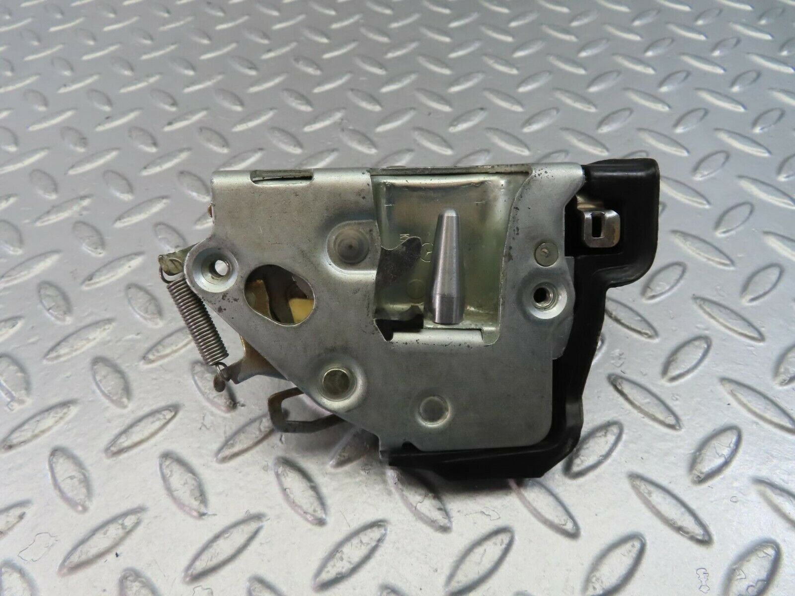10724 Mercedes-Benz W123 230E Rear Right Door Lock Mechanism 1237330208
