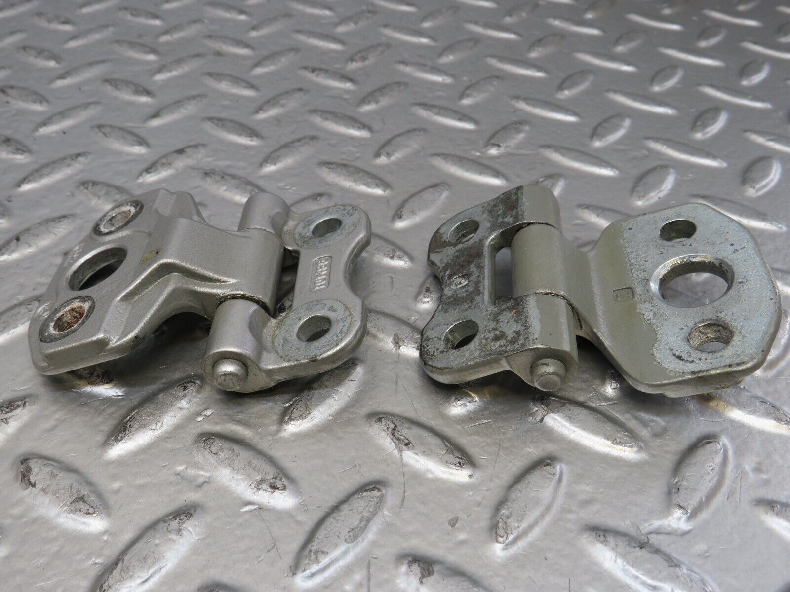 24871 Mercedes-Benz W140 S320 Right Door Hinges Pair