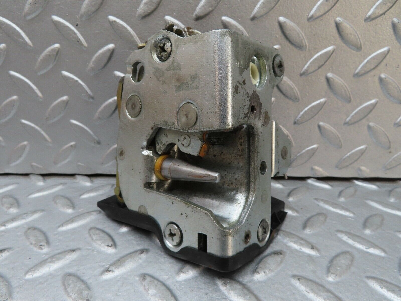 17654 Mercedes-Benz W116 450SEL Front Right Door Lock Mechanism