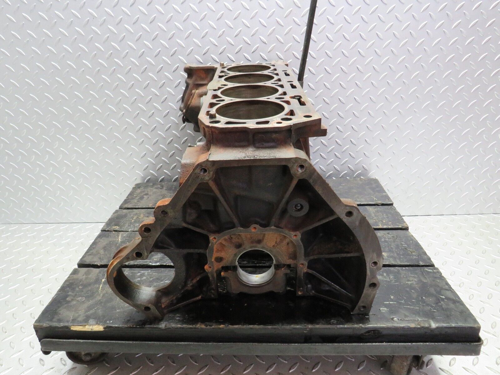 29957 Mercedes-Benz W123 230E Engine Block 1020110301 M102.980