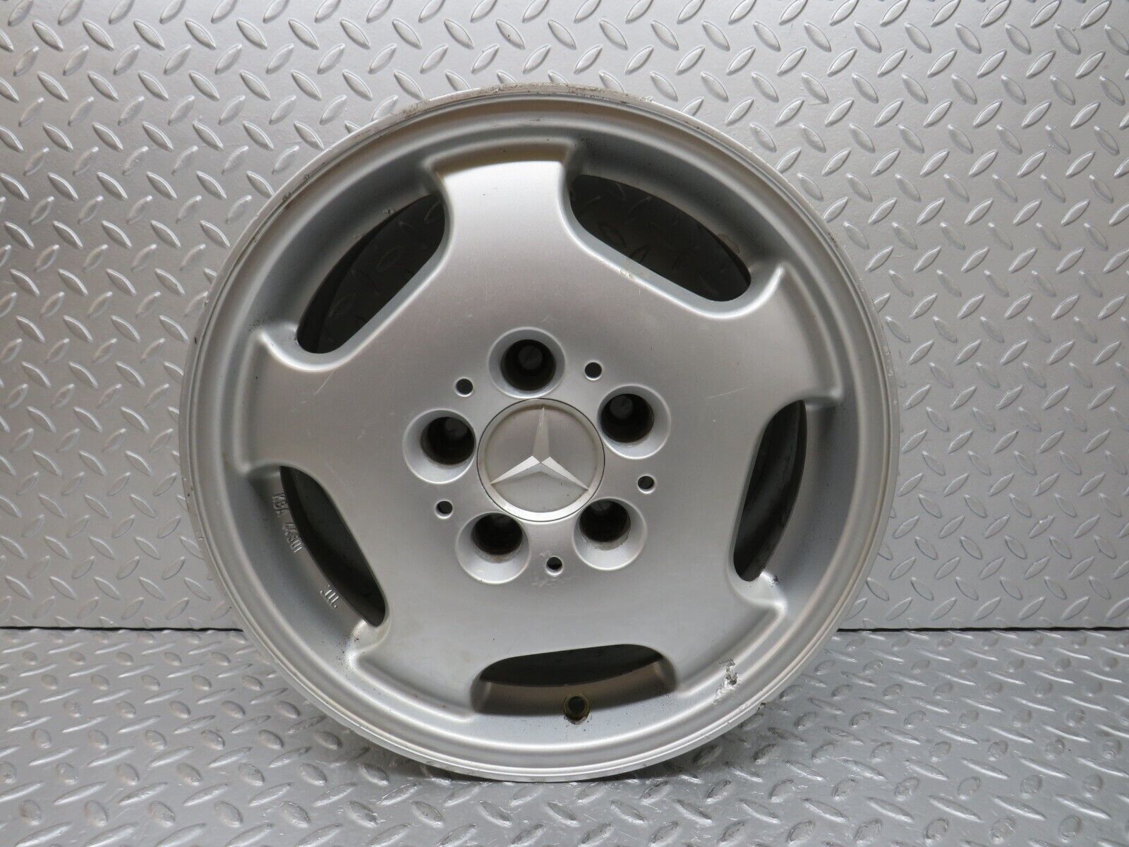 38188 Mercedes-Benz A124 Alloy Wheel 7Jx15H2 ET37 KBA44301