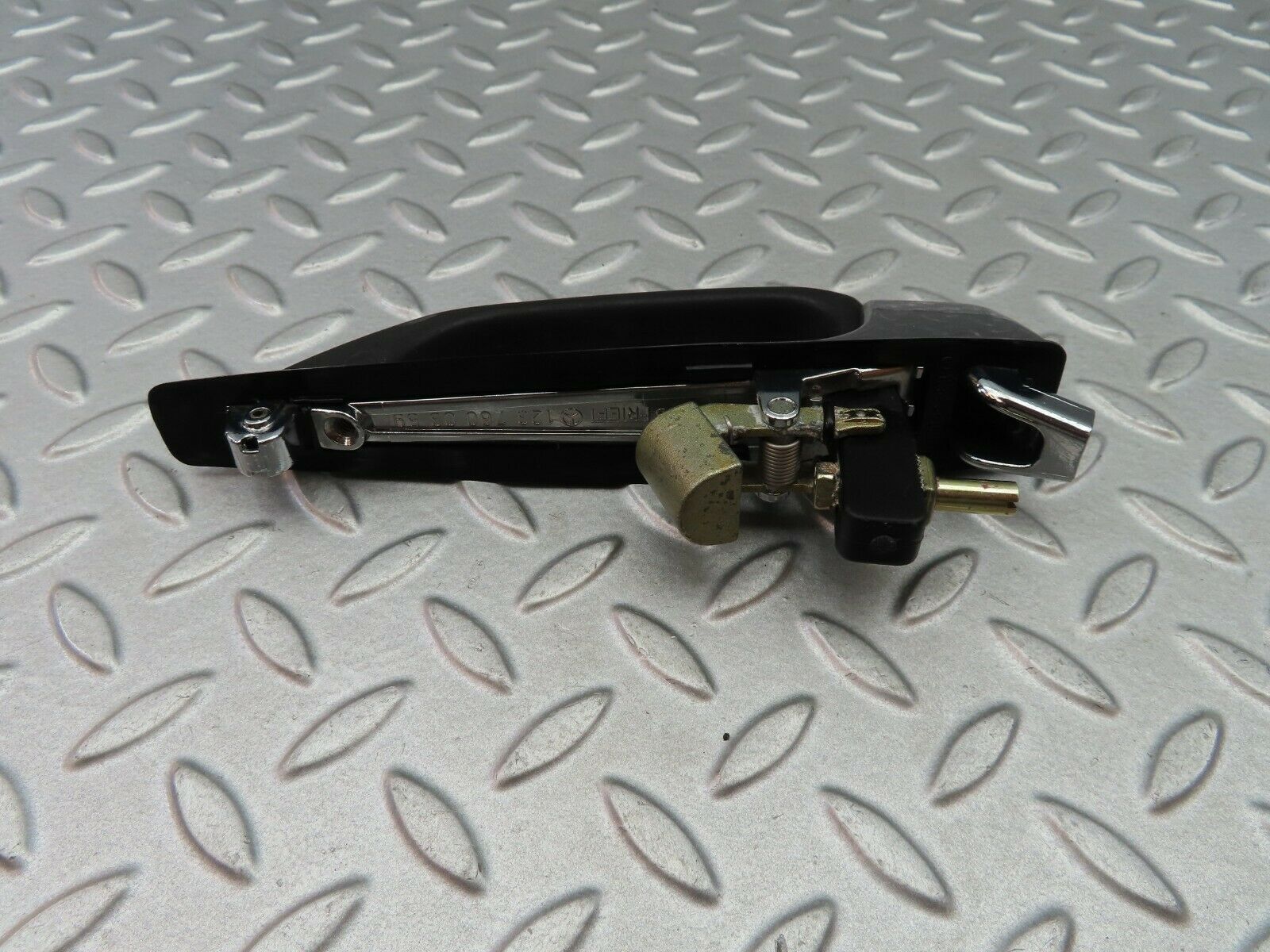 5812 Mercedes-Benz W123 200 Exterior Door Handle Rear 1237600359