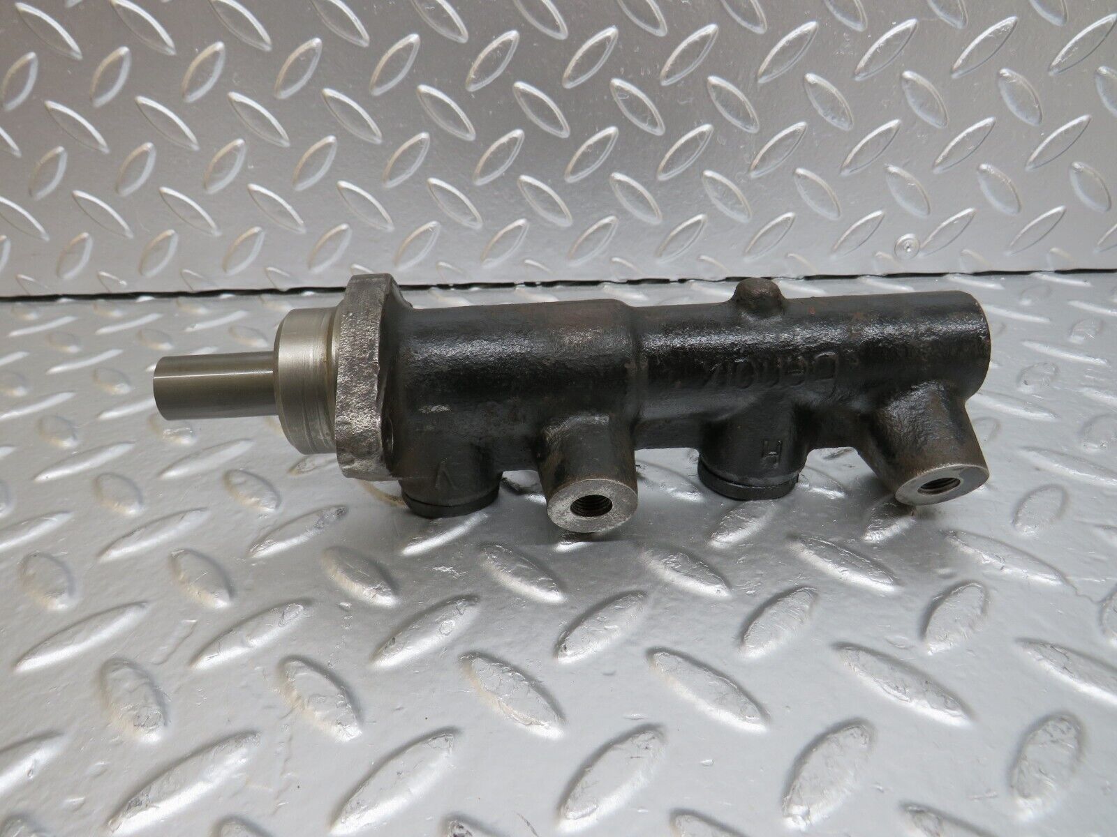25448 Mercedes-Benz W123 200 Brake Master Cylinder Bendix
