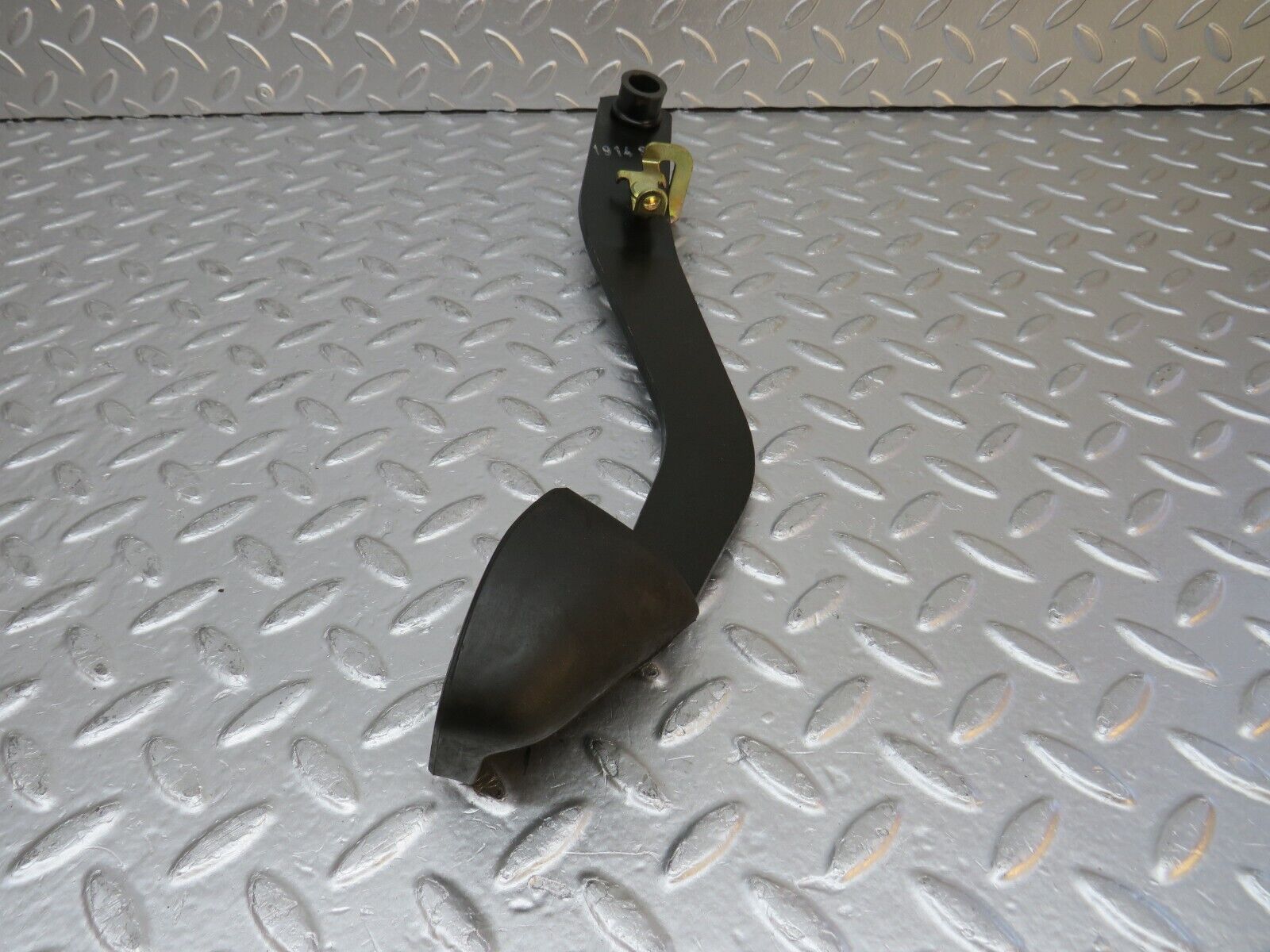 30635 Mercedes-Benz W201 190E 2.0L Brake Pedal With Rubber 2012920082