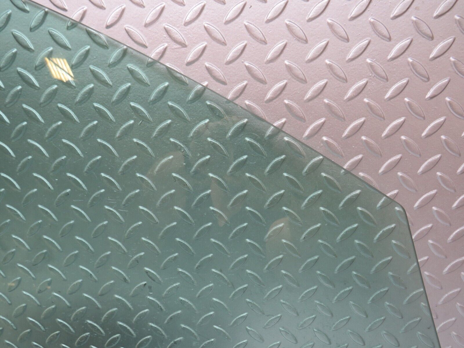 35168 Mercedes-Benz W221 Front Left Door Window Glass