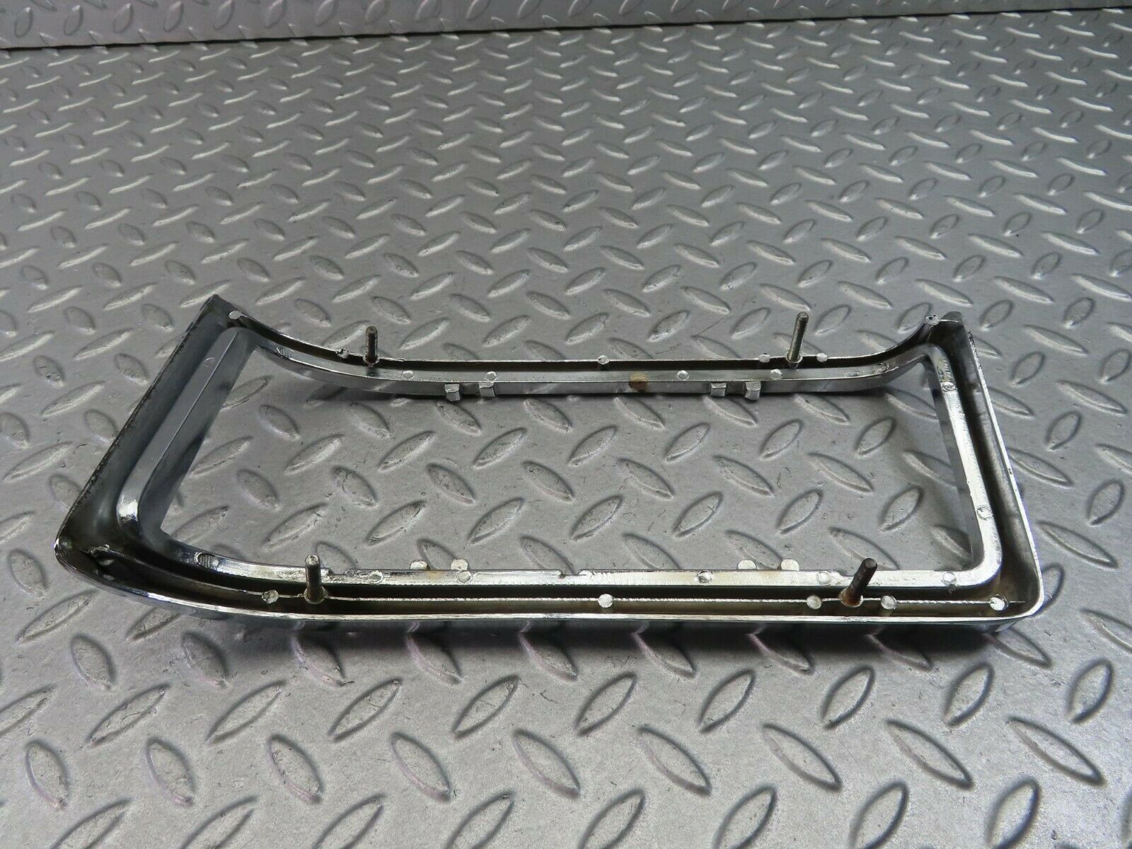 8509 Mercedes-Benz W115 Tail Light Chrome Frame Right 1158260259
