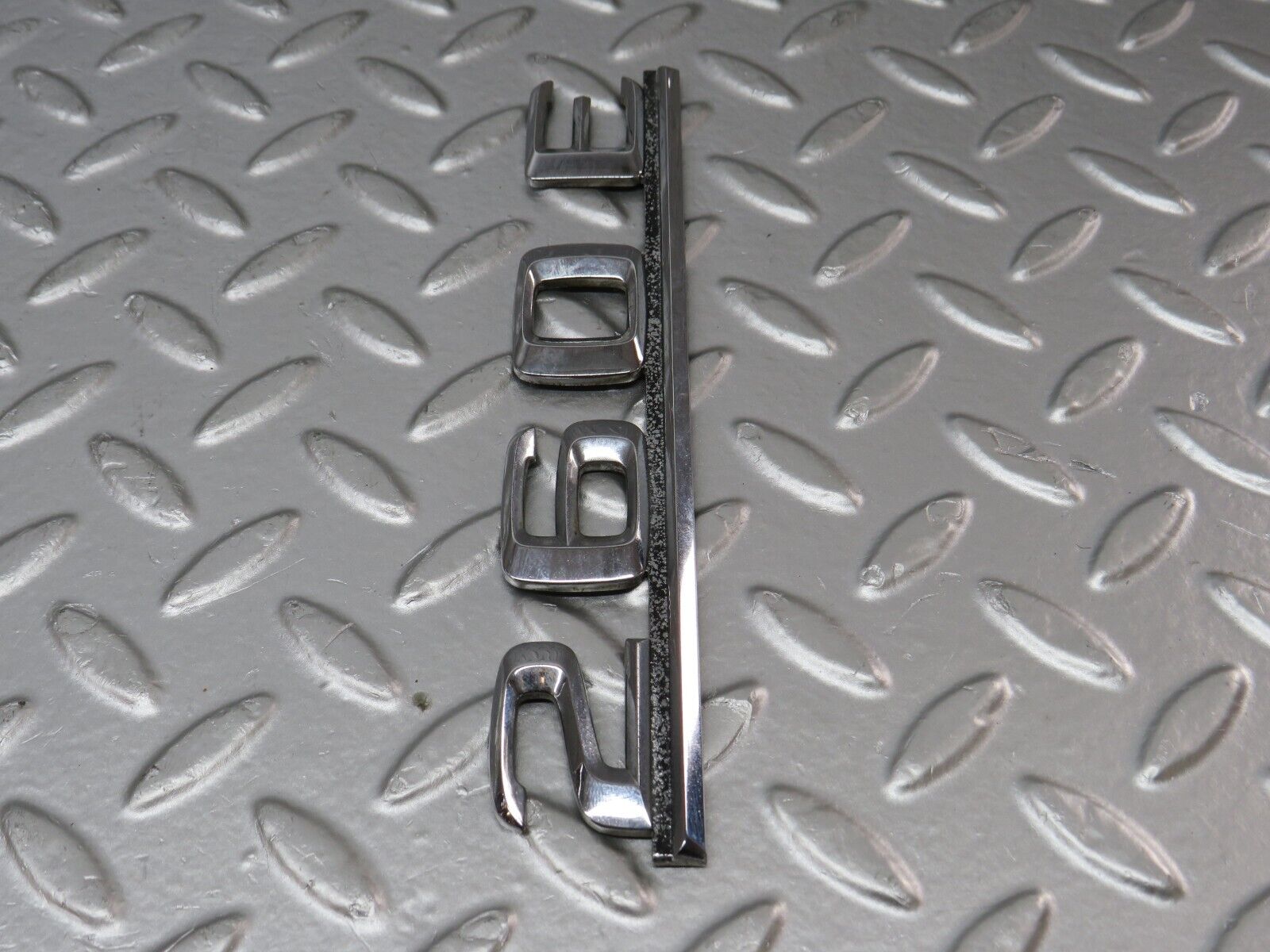 33964 Mercedes-Benz W124 260E Trunk Lid Badge Emblem 1248171515