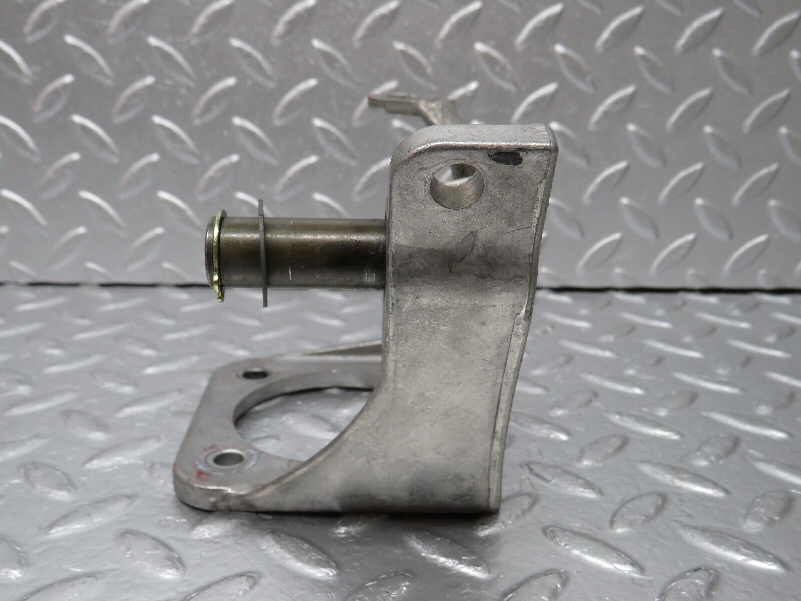 34109 Mercedes-Benz W124 260E Brake Pedal Bracket 1242900519