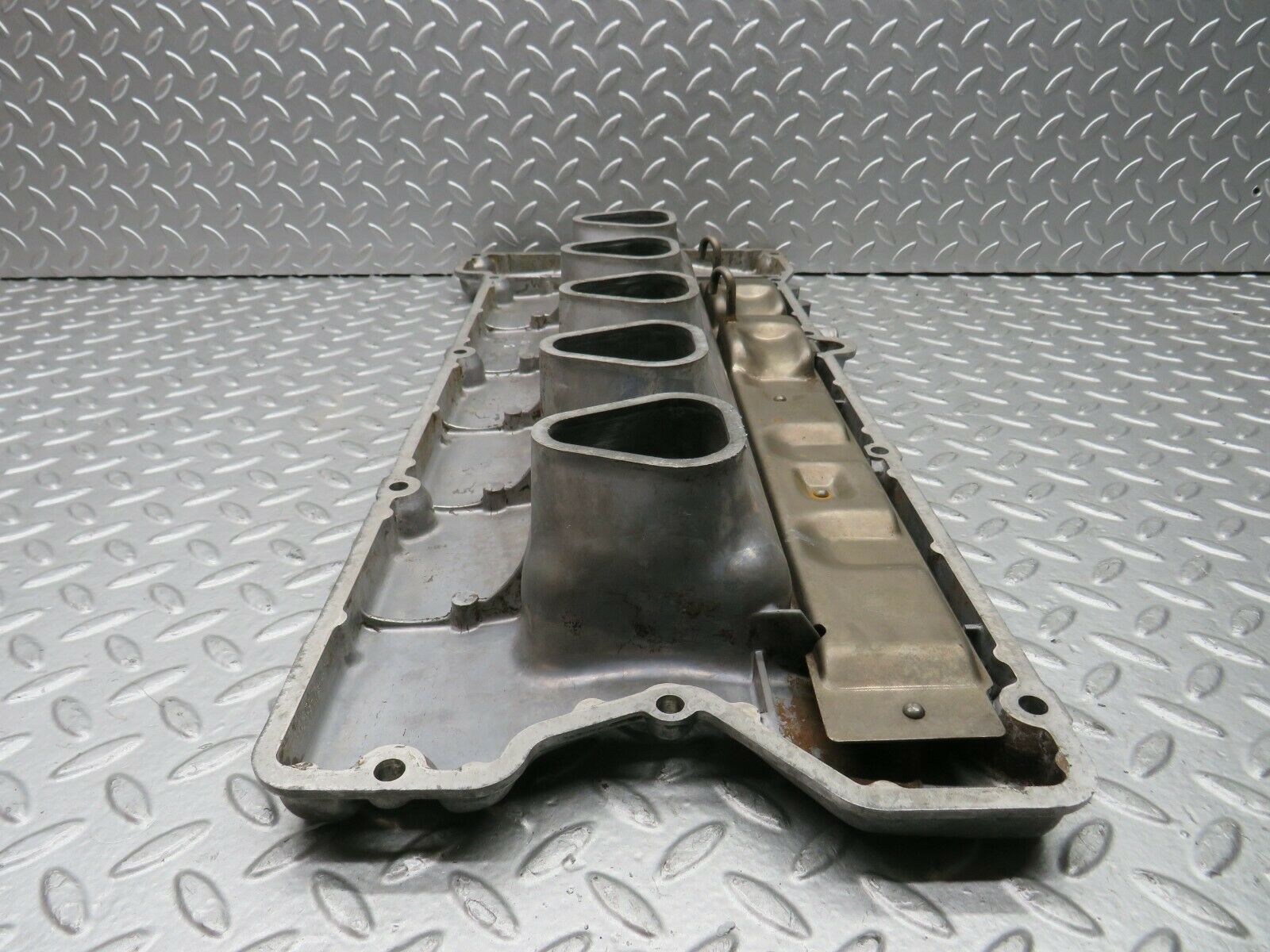 22232 Mercedes-Benz S123 280TE Wagon Cylinder Head Valve Cover 1100160905