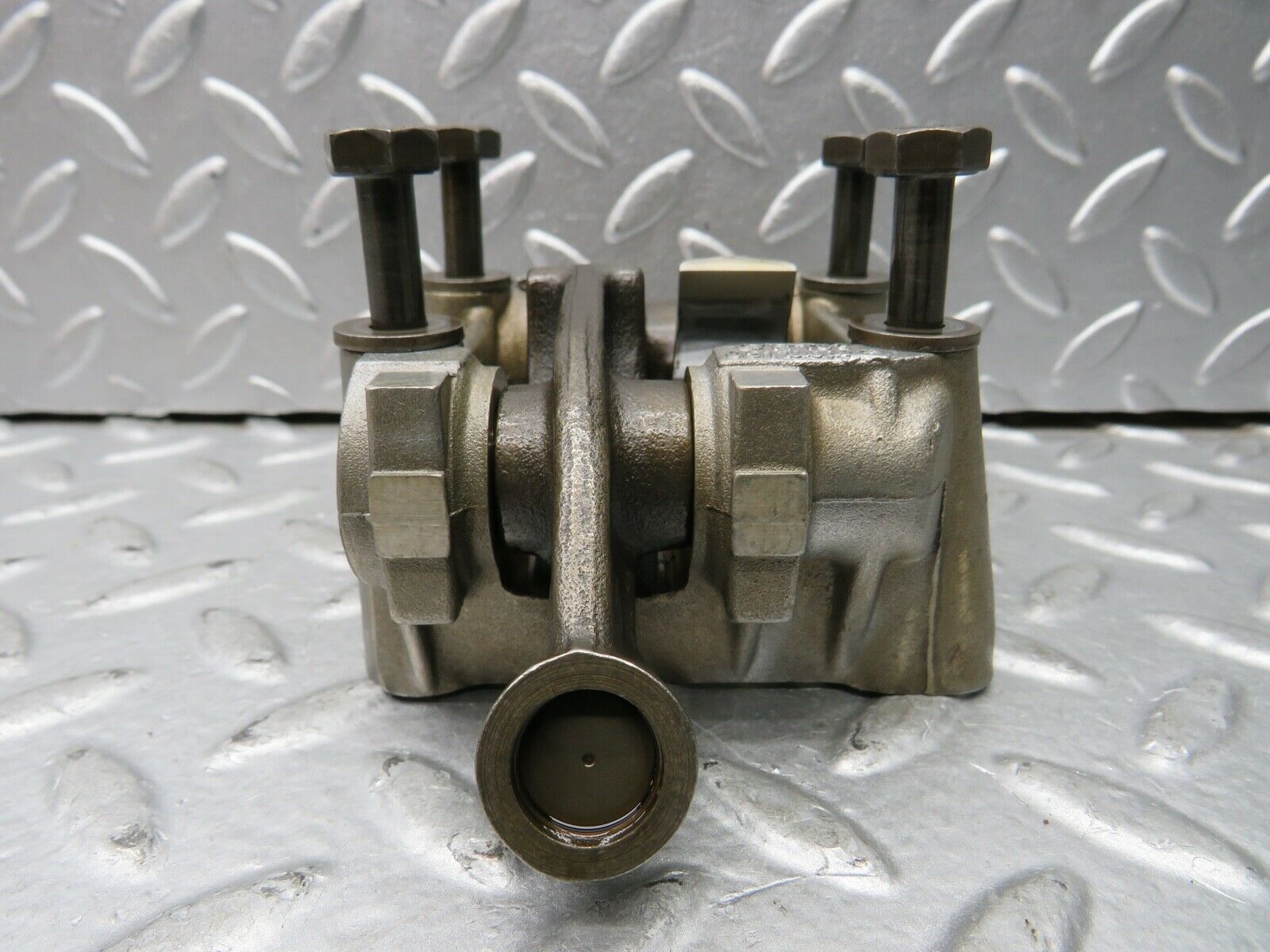 21744 Mercedes-Benz W126 300SE Rocker Arms Camshaft Bearing Block 1030510610