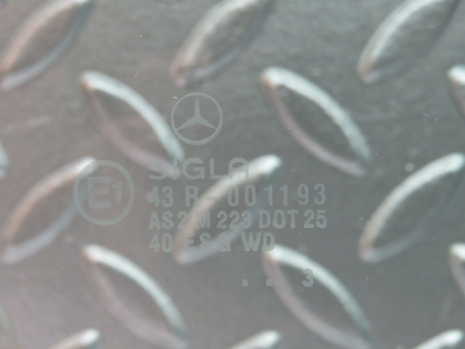 31474 Mercedes-Benz S124 220TE Wagon Front Right Door Window Glass