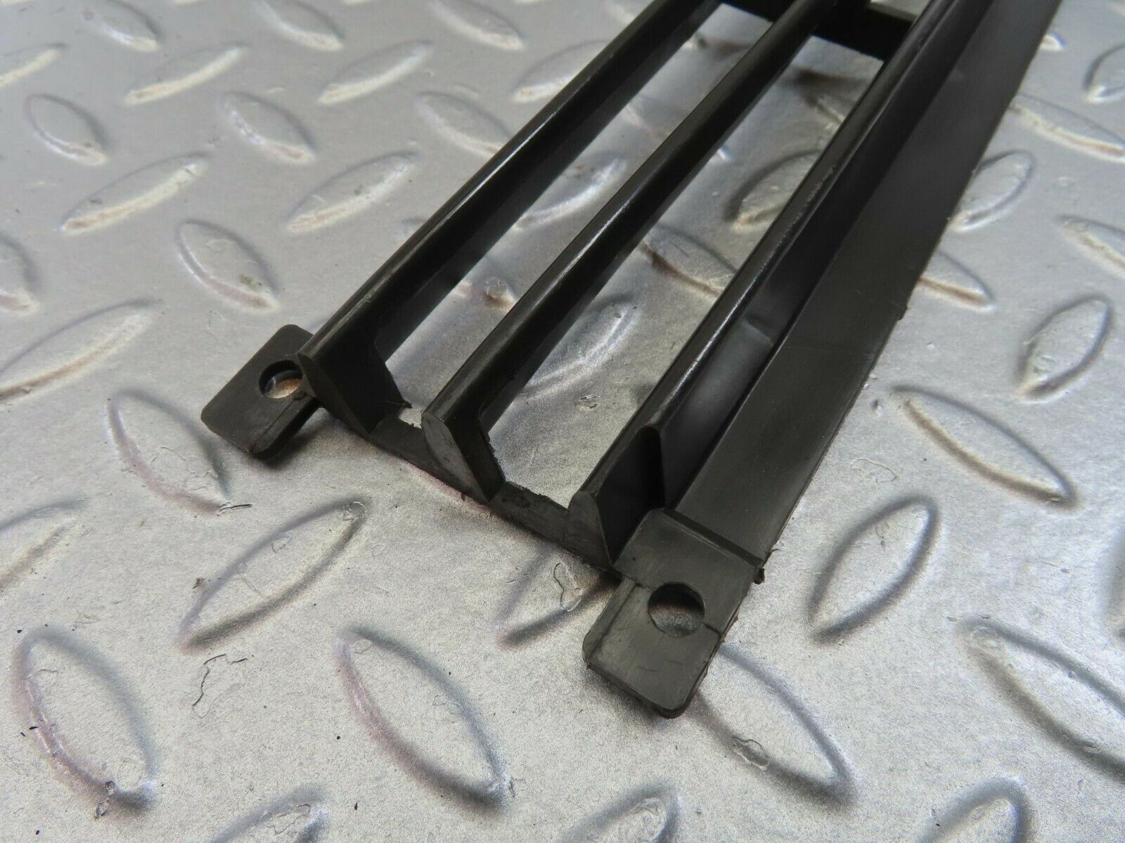 8859 Mercedes-Benz W115 Front Lower Grill Left