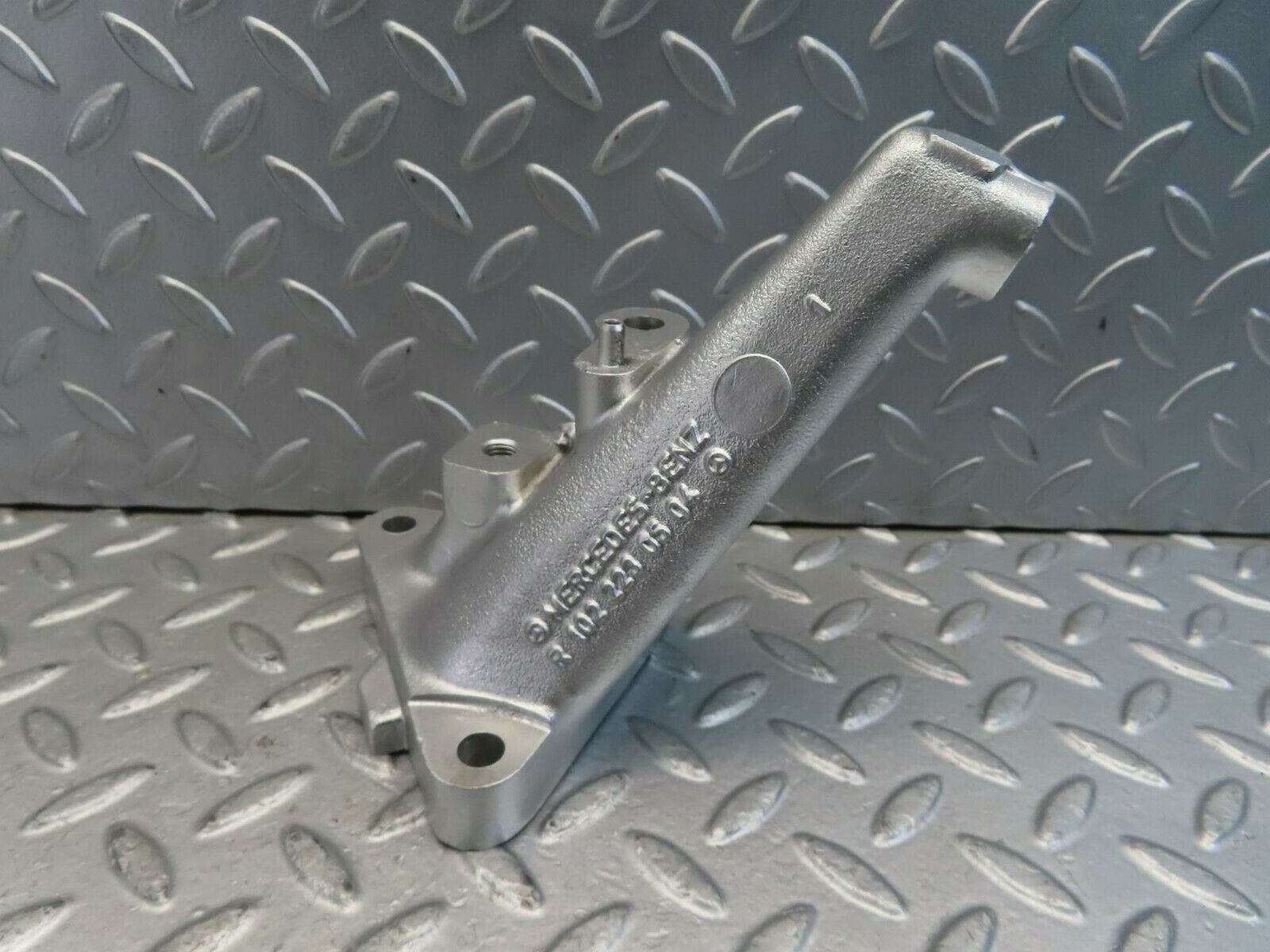 11474 Mercedes-Benz C123 230CE Coupe Engine Mount Bracket Left Side 1022230504