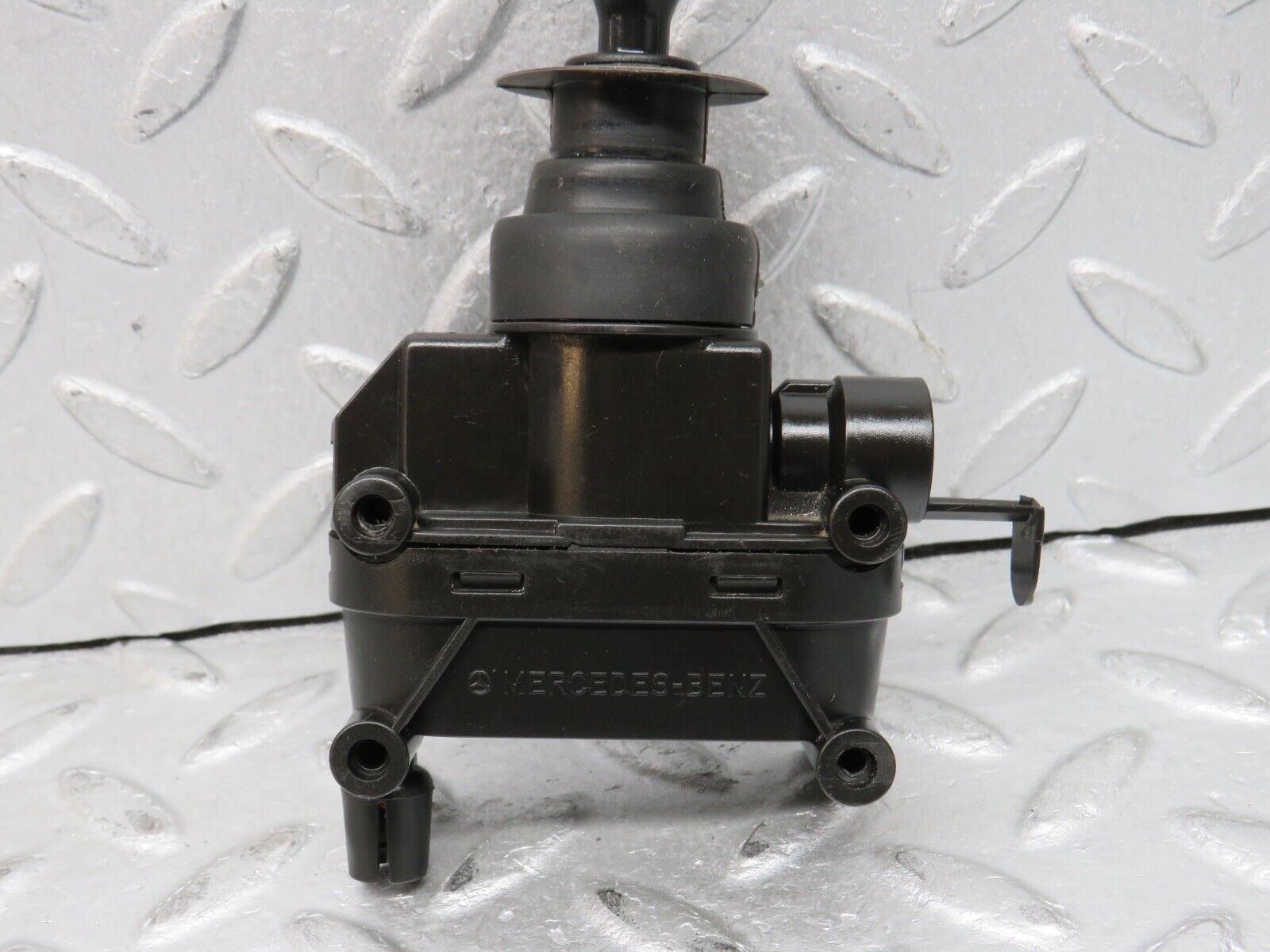 37772 Mercedes-Benz A124 320E Cabriolet Left Door Lock Vacuum Actuator