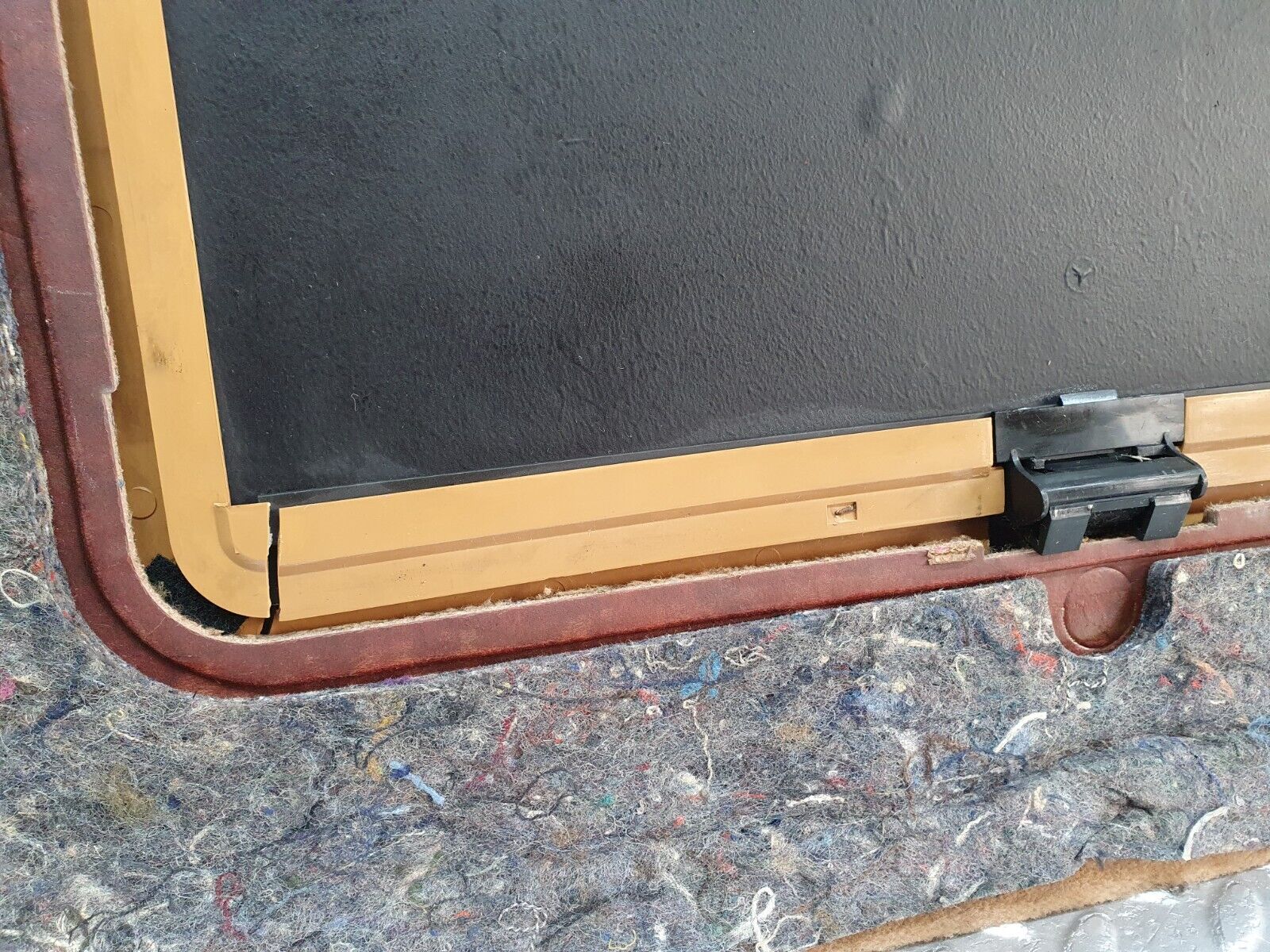 41567 Mercedes-Benz W124 200E Parcel Shelf Palomino 1246900249