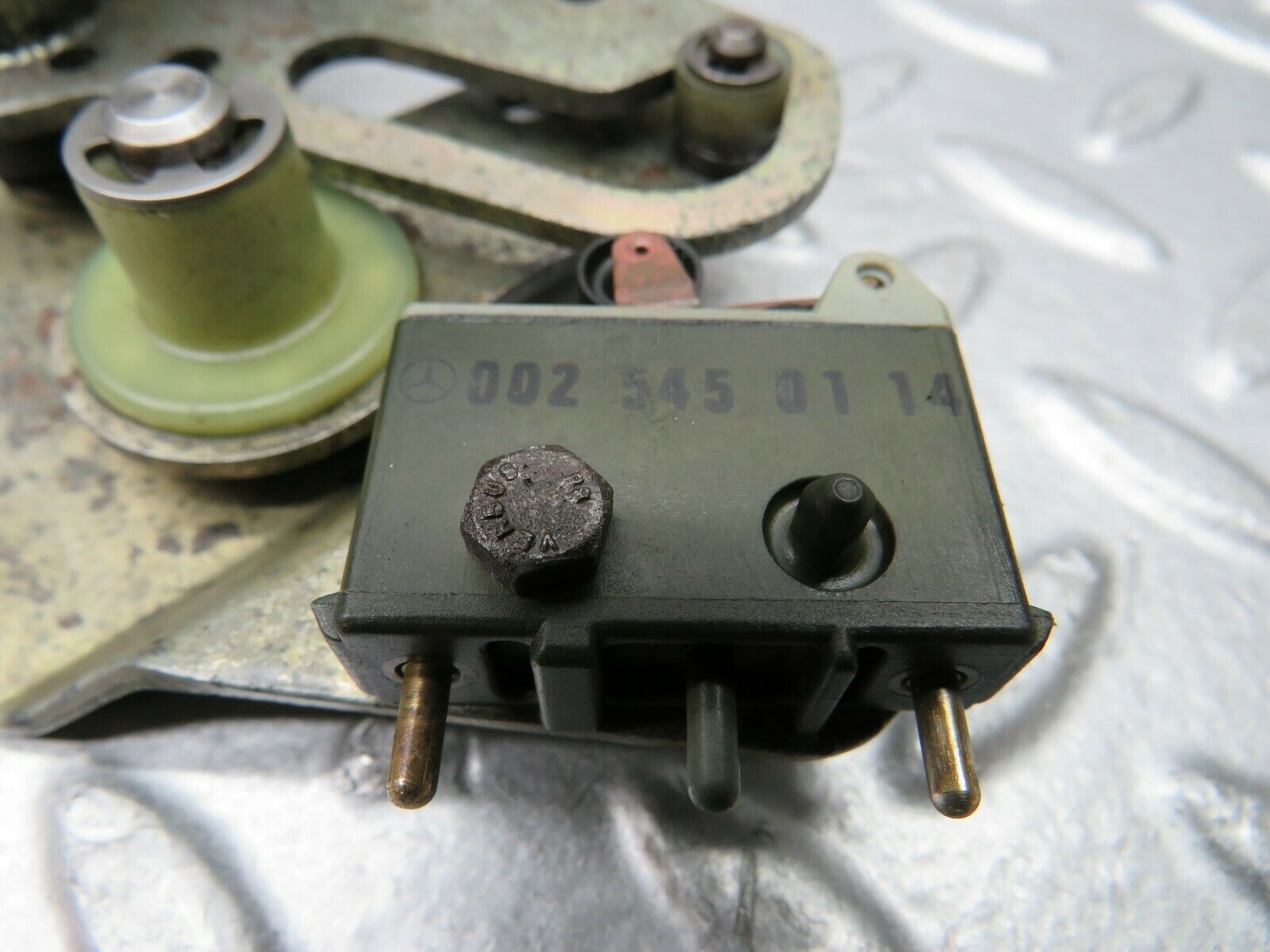 22182 Mercedes-Benz S123 280TE Wagon Throttle Linkage 0025450114