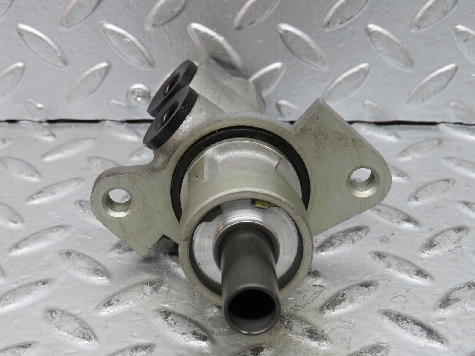 27651 Mercedes-Benz S124 300TE Wagon Brake Master Cylinder Lucas