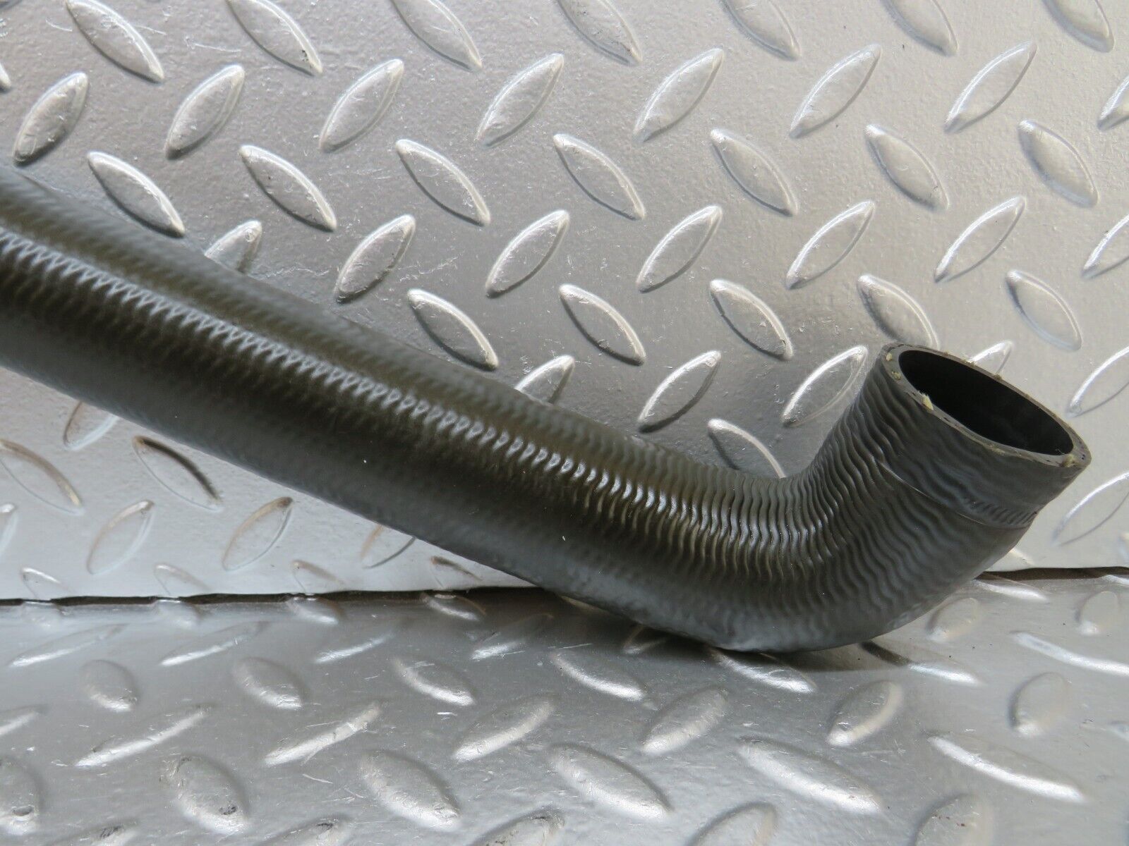 24853 Mercedes-Benz W140 S320 Radiator Hose Pipe 1405014182