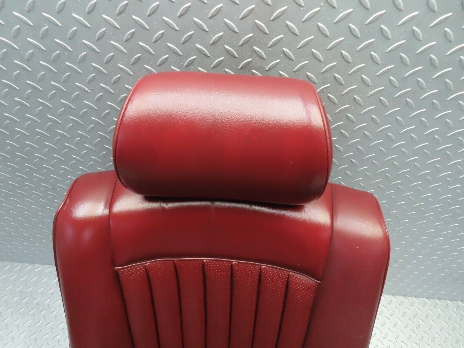 21531 Mercedes-Benz W126 300SE Front Right Seat Red Leather 1269102650