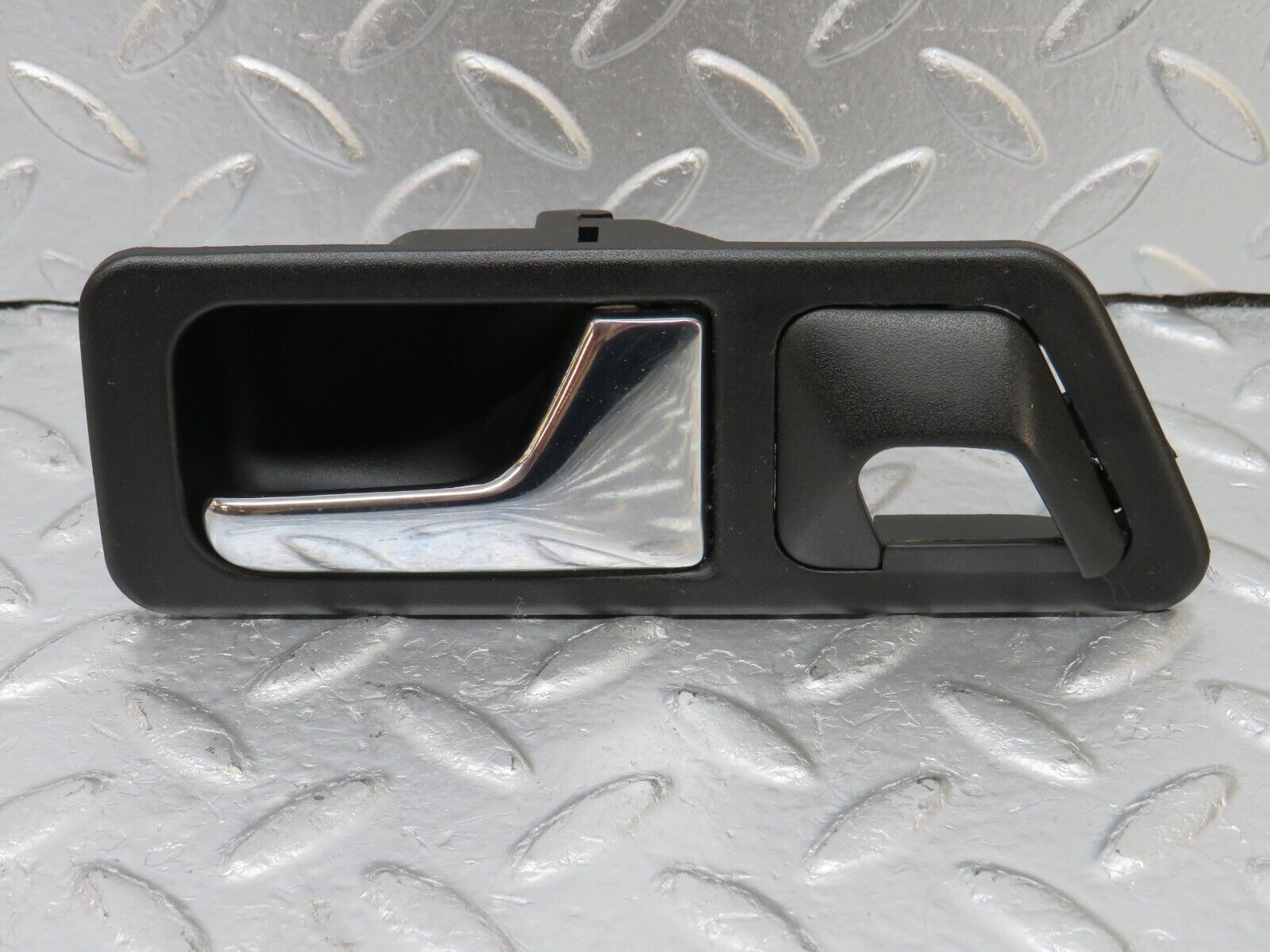 33643 Mercedes-Benz W201 190E 2.0L Right Interior Door Handle 2017660264