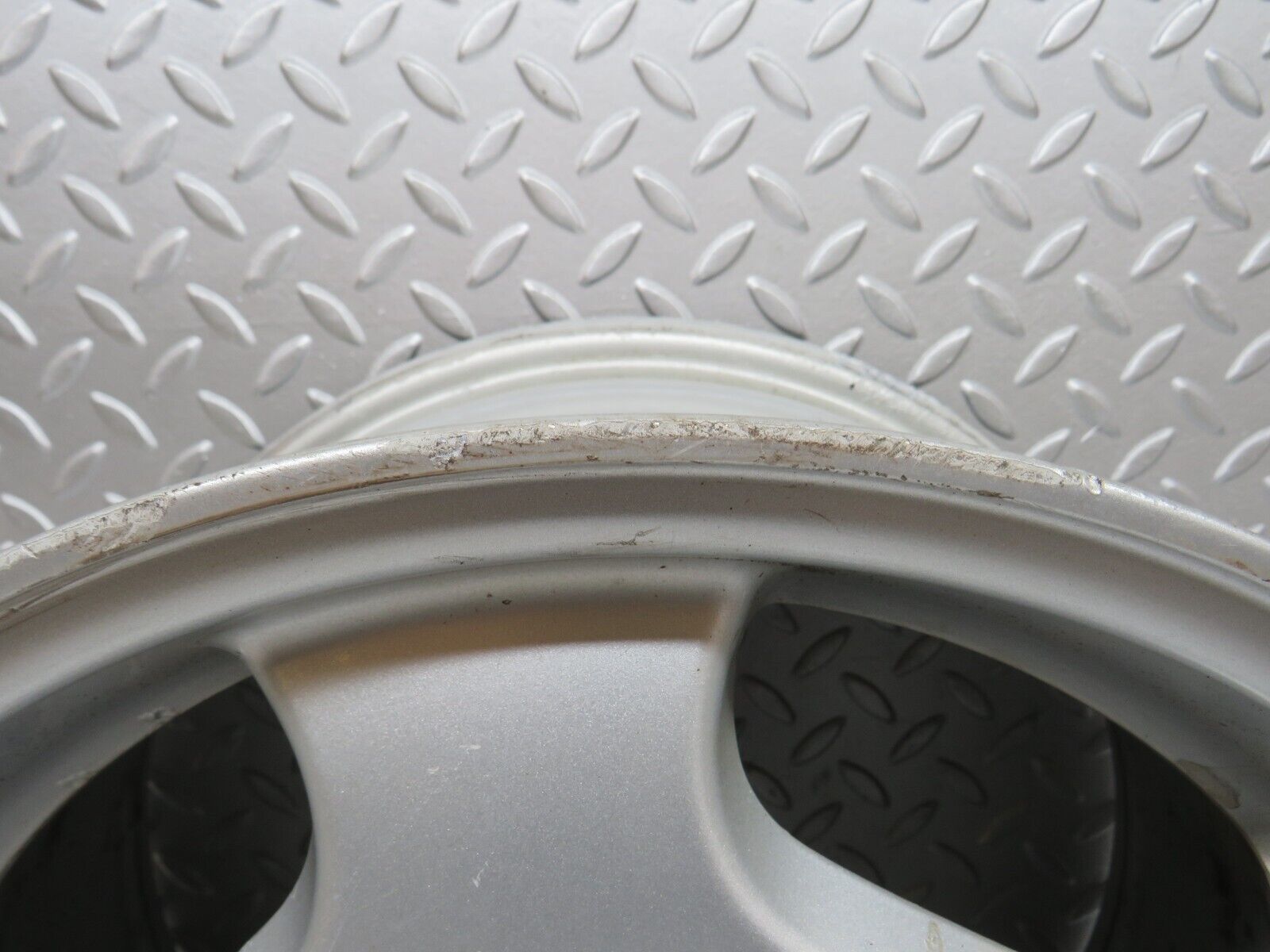 38188 Mercedes-Benz A124 Alloy Wheel 7Jx15H2 ET37 KBA44301