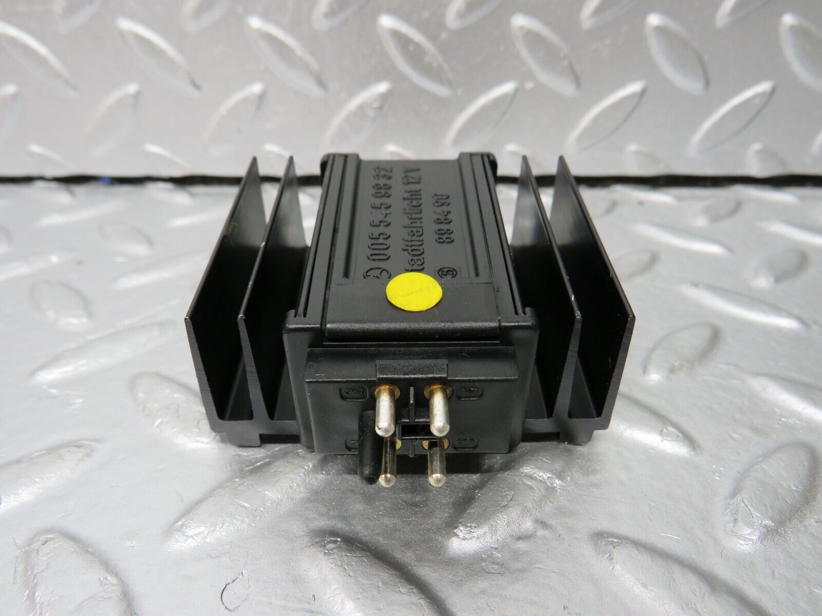 34061 Mercedes-Benz W124 260E ECU Relay 0055459832