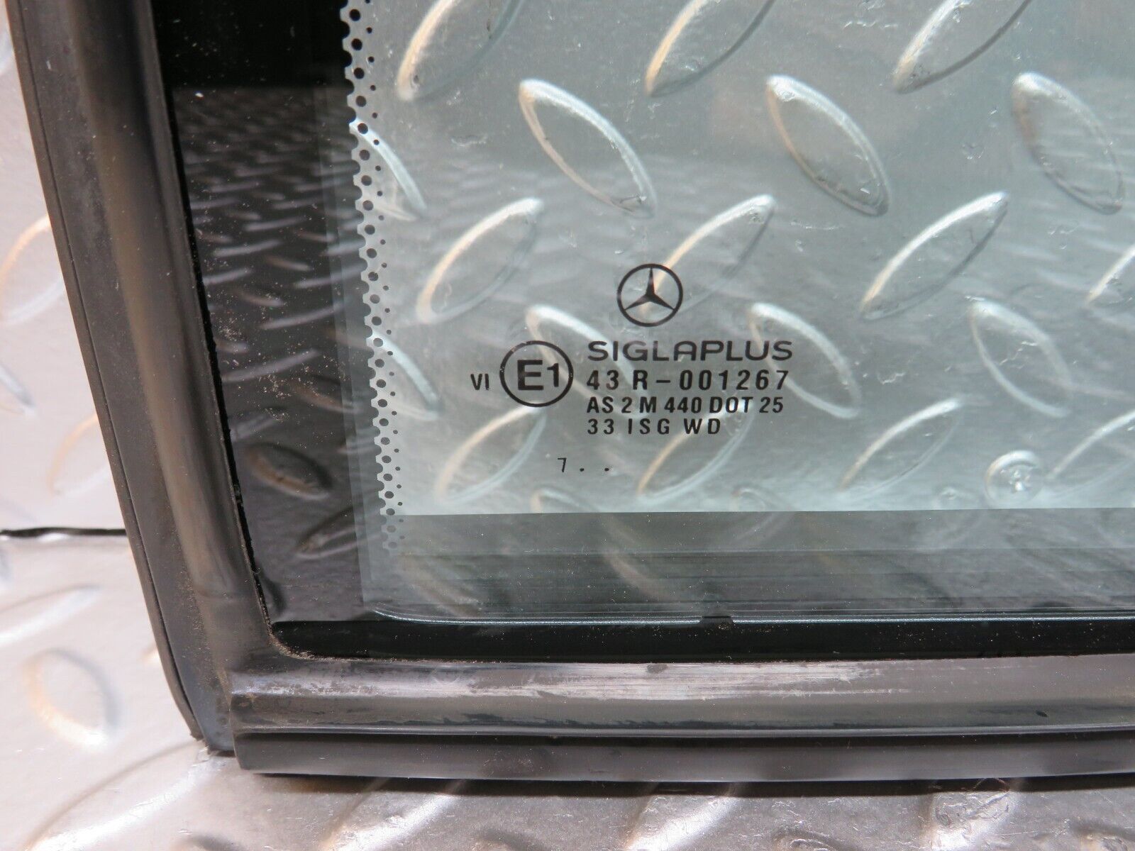 24646 Mercedes-Benz W140 SEL320 LWB Rear Left Quarter Window