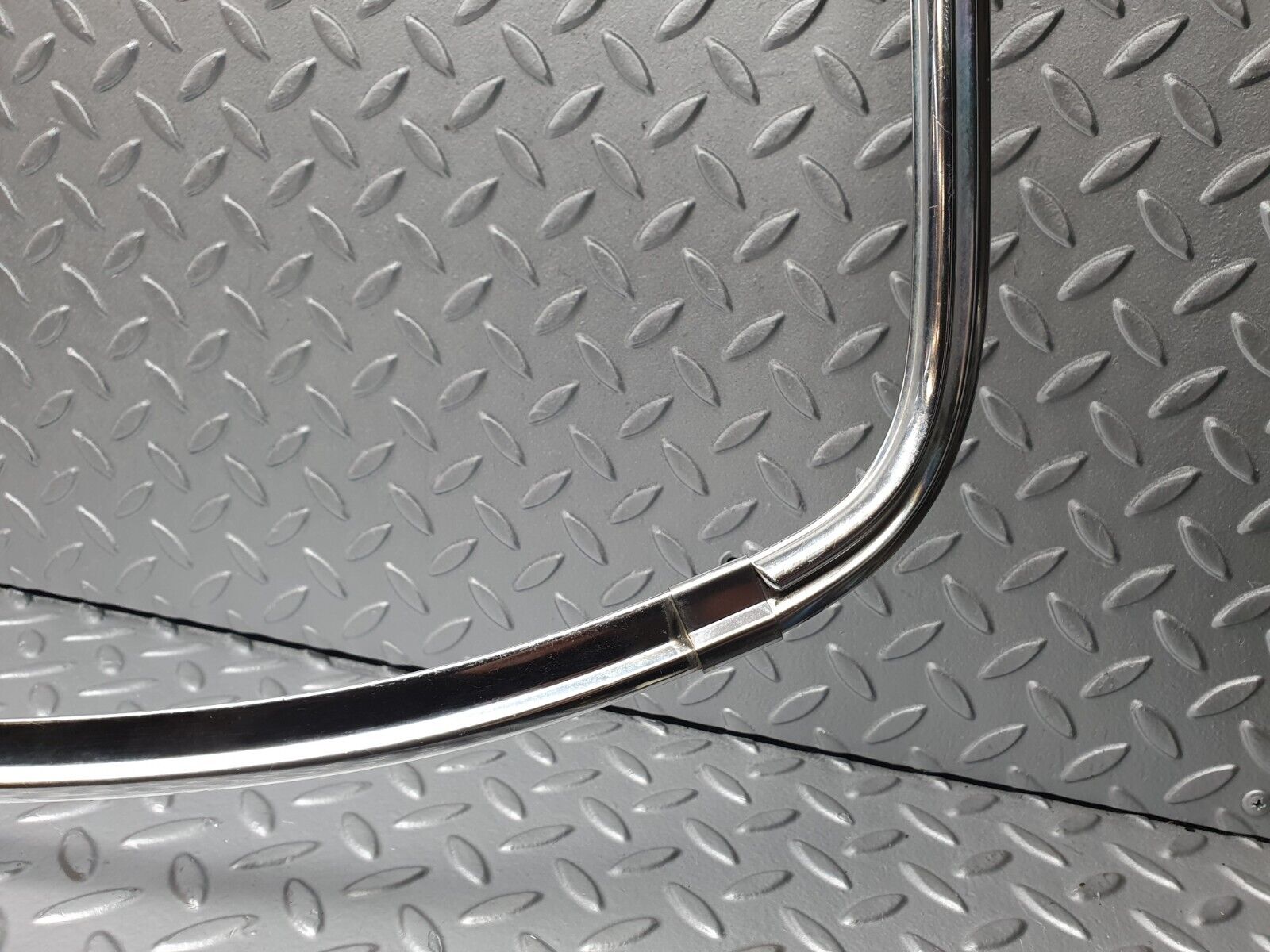 40771 Mercedes-Benz W123 300D Rear Windscreen Chrome Frame