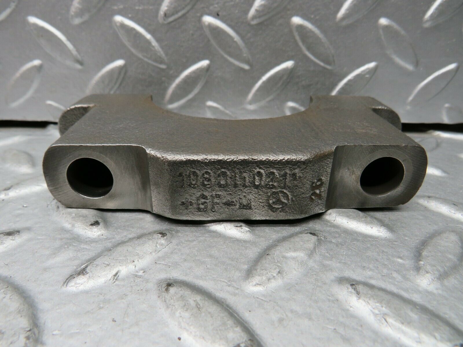 22113 Mercedes-Benz S123 280TE Crankshaft Bearing Holder Block 1080110211