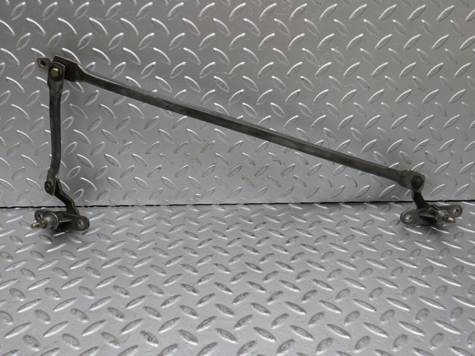 28074 Mercedes-Benz W123 280E Windscreen Wiper Linkage