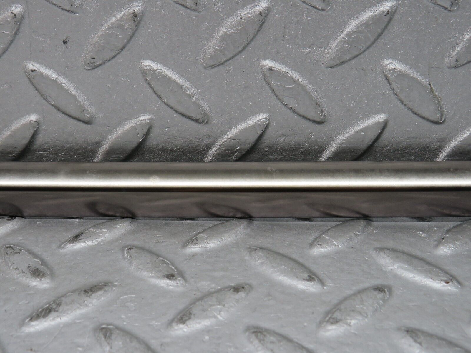 37890 Mercedes-Benz A124 320E Cabriolet Right Door Window Moulding Trim