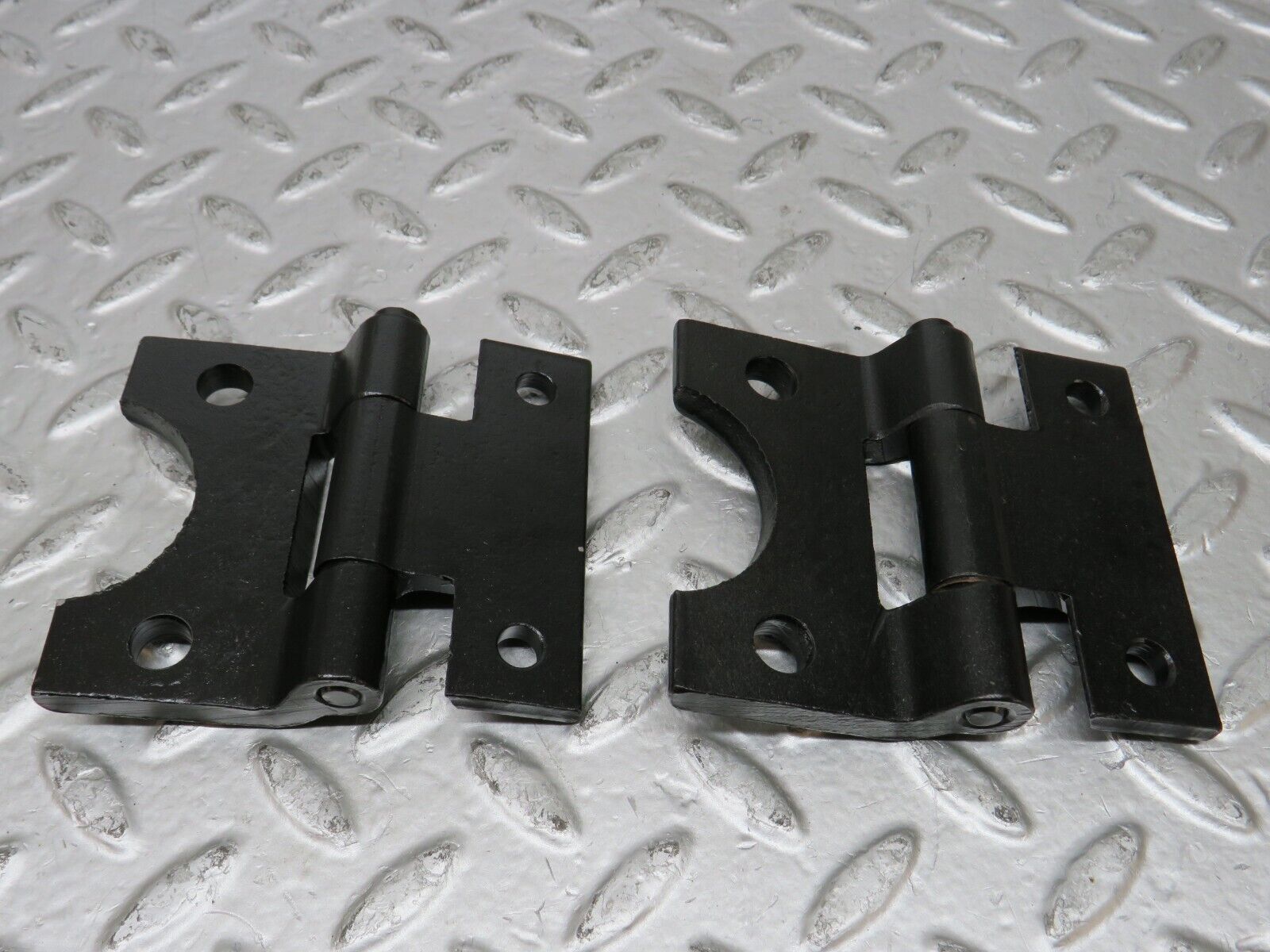 26280 Mercedes-Benz W116 450SE Door Hinge Left Side