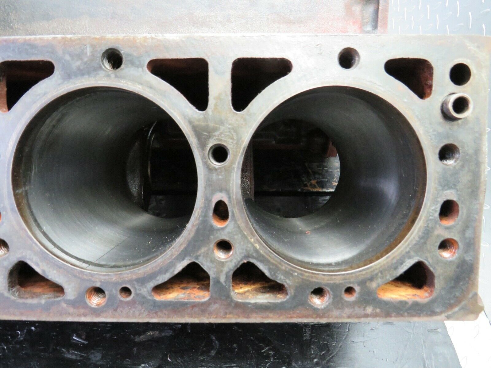 21954 Mercedes-Benz R107 450SL Engine Block M117.982 1170110401