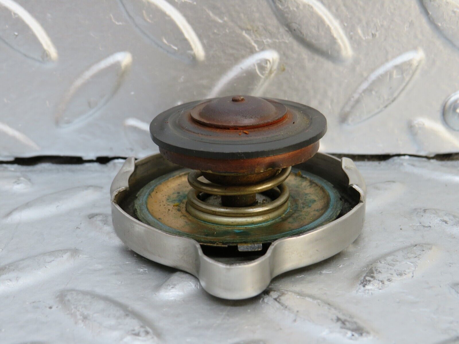 28325 Mercedes-Benz S123 240D Wagon Radiator Cap Behr 1235010015