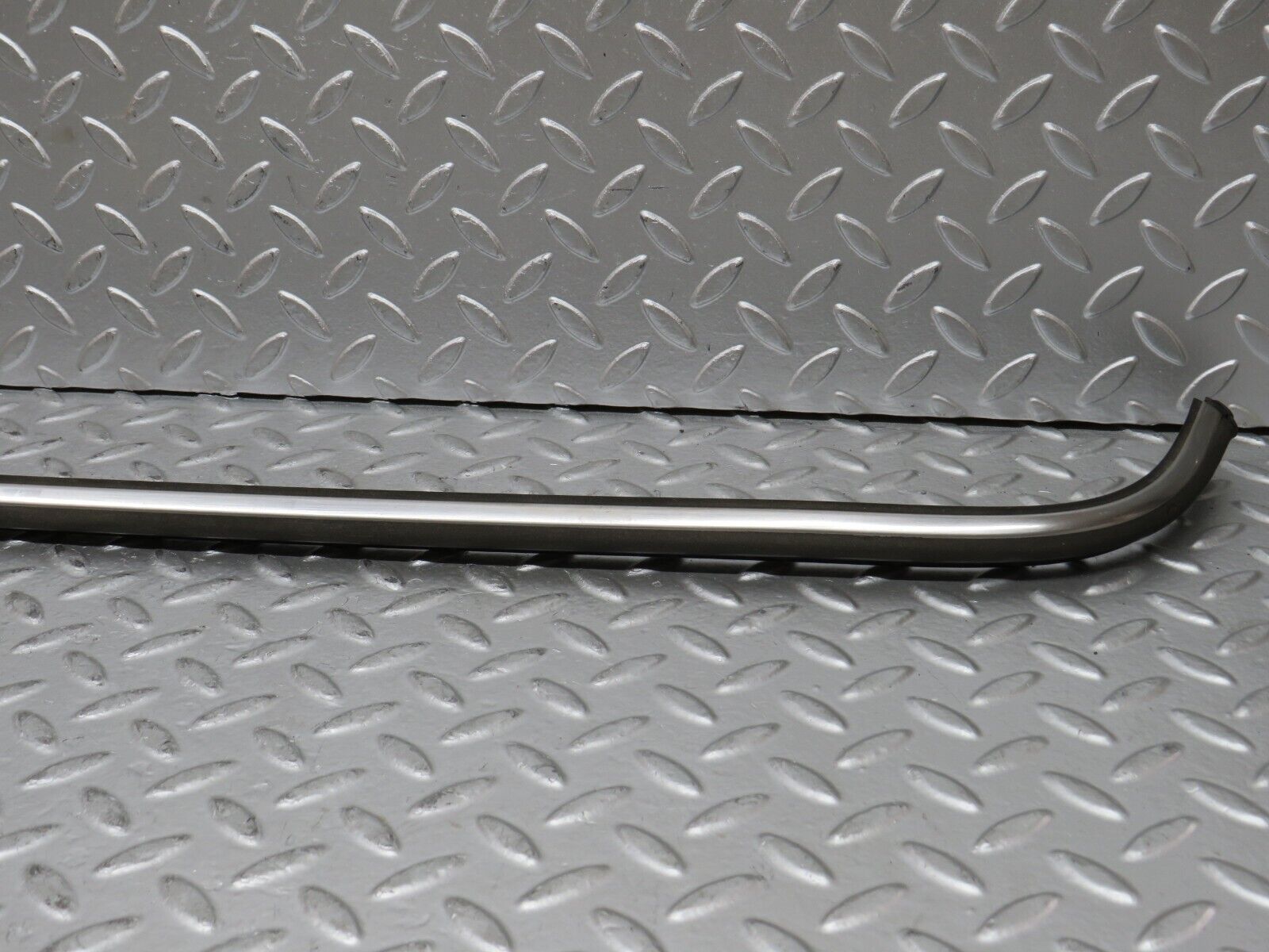 28230 Mercedes-Benz S123 240D Wagon Rear Left Fender Wing Centre Moulding Trim