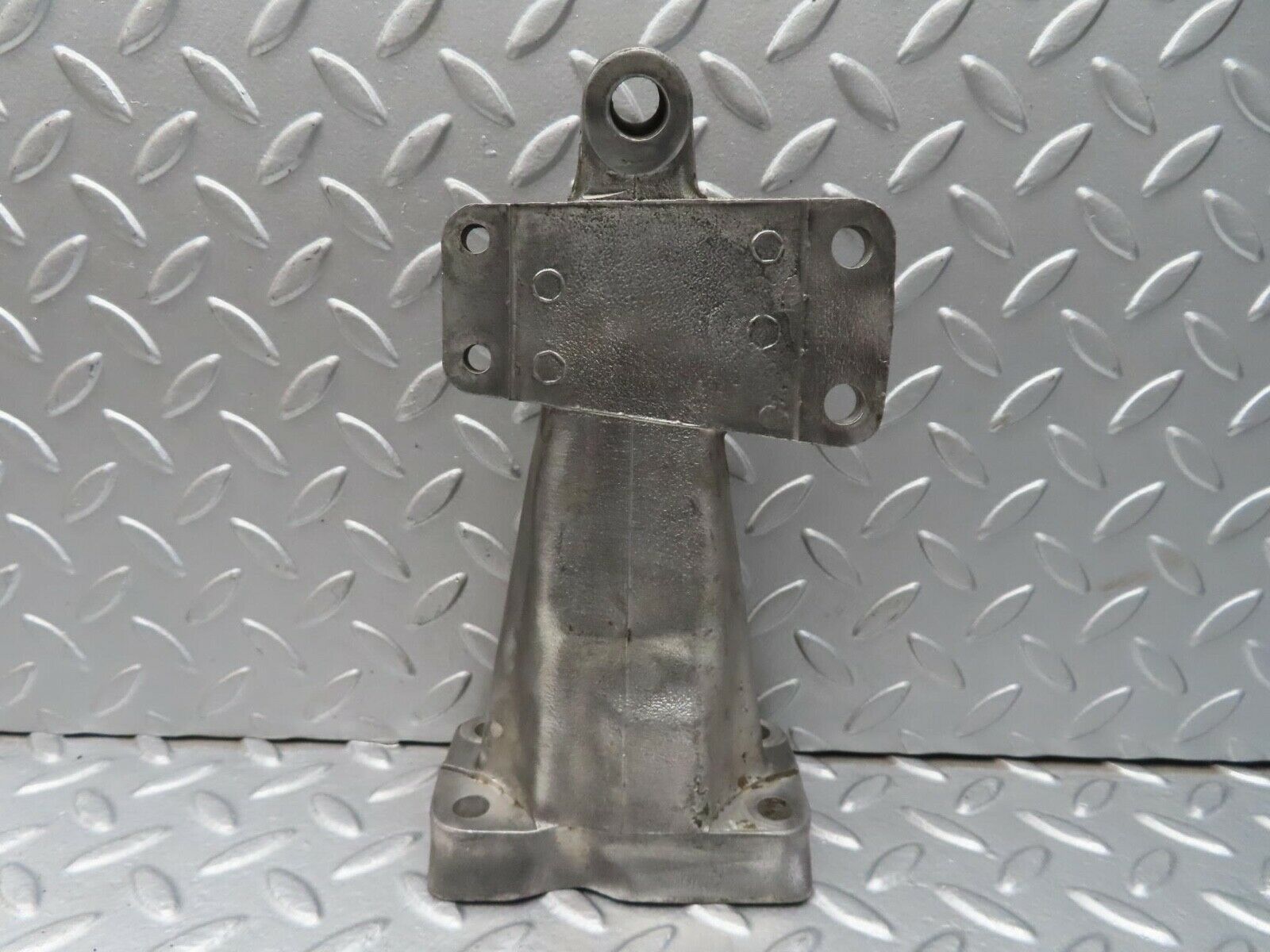 12814 Mercedes-Benz W111 220SE Engine Mount Bracket Left Side 1272230204