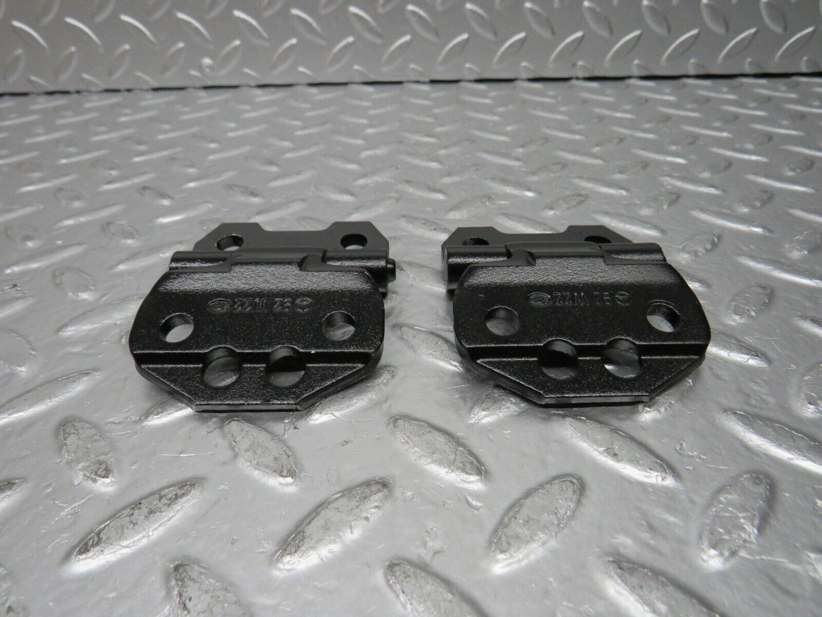 30391 Mercedes-Benz W124 230E Right Door Hinge Pair