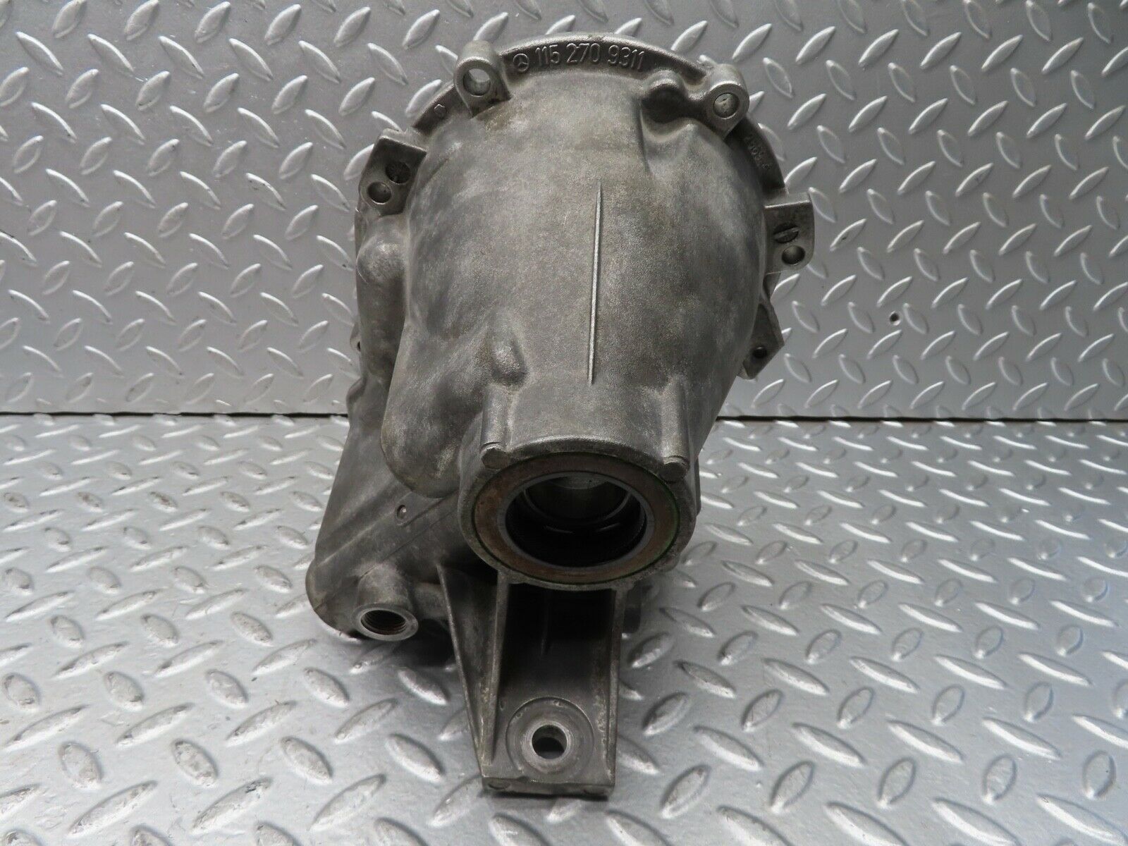 19772 Mercedes-Benz W123 722.122 Automatic Gearbox Rear Housing 1152709311