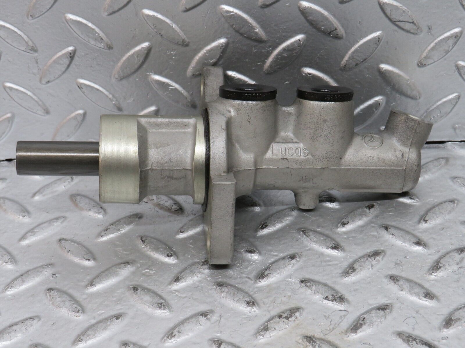27651 Mercedes-Benz S124 300TE Wagon Brake Master Cylinder Lucas